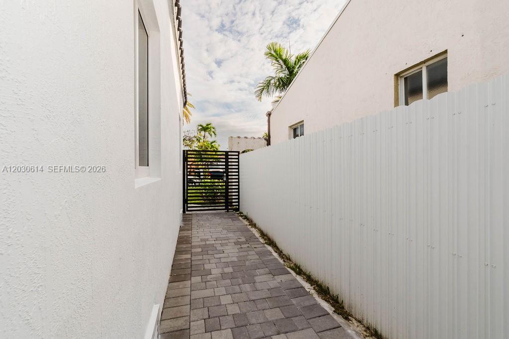 2101 SW 16th Ter Miami, FL 33145