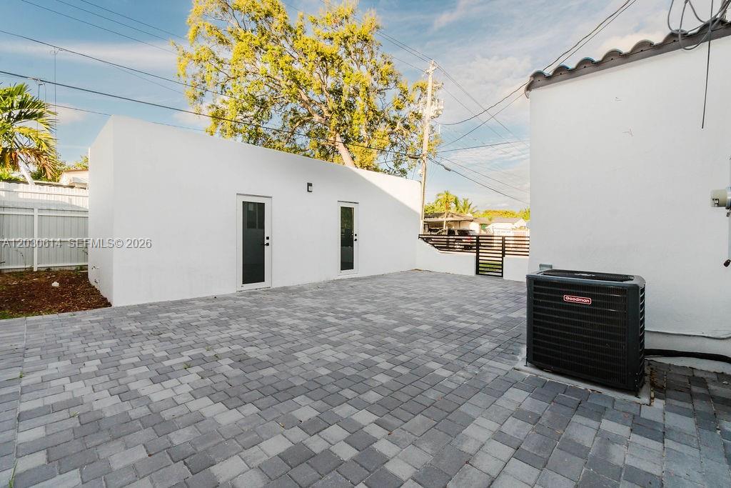 2101 SW 16th Ter Miami, FL 33145