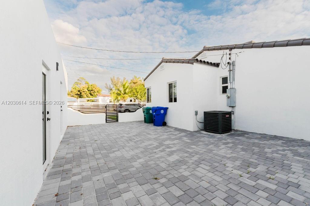 2101 SW 16th Ter Miami, FL 33145