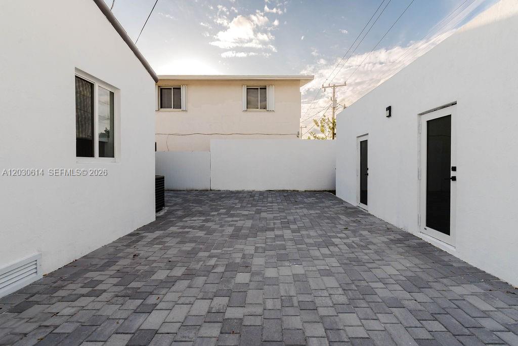 2101 SW 16th Ter Miami, FL 33145