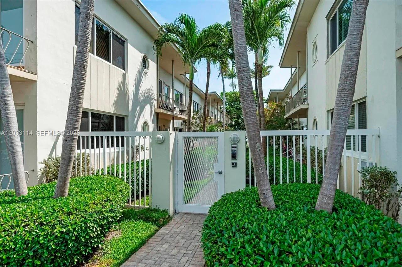 1100 Venetian Way #2B
