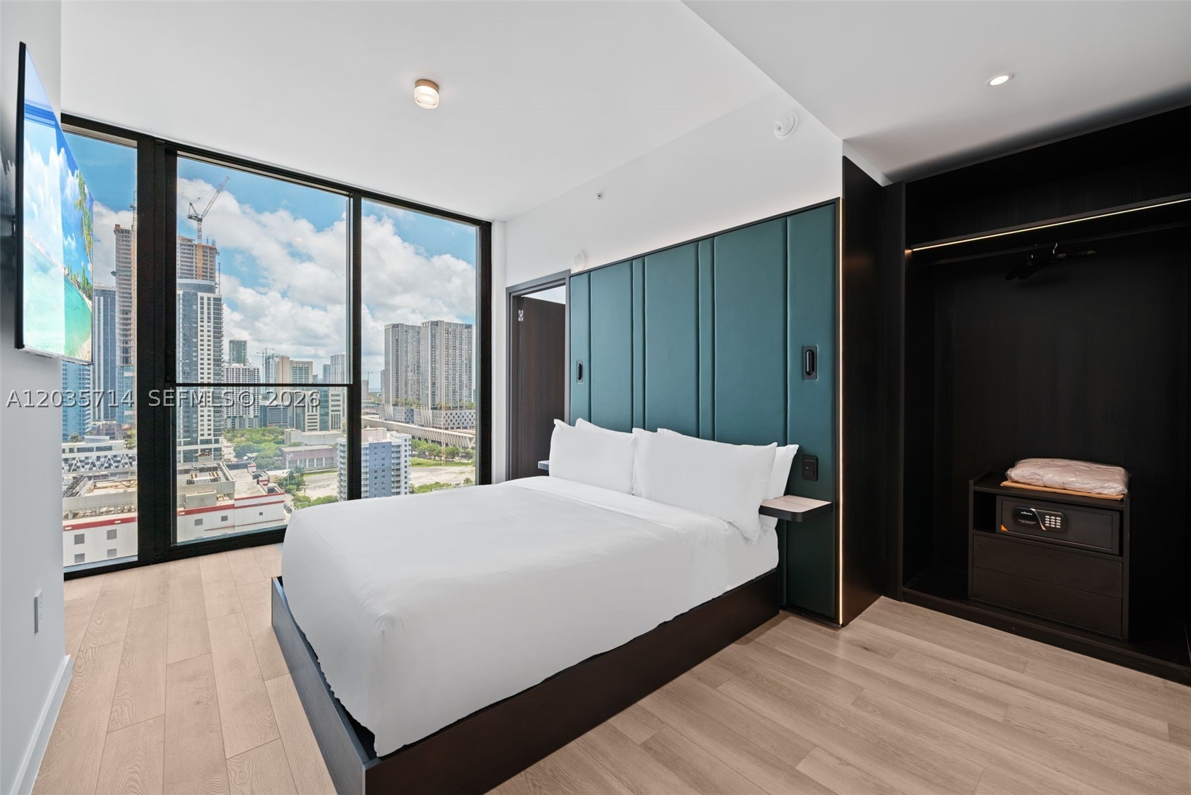 image E11EVEN Hotel & Residences19