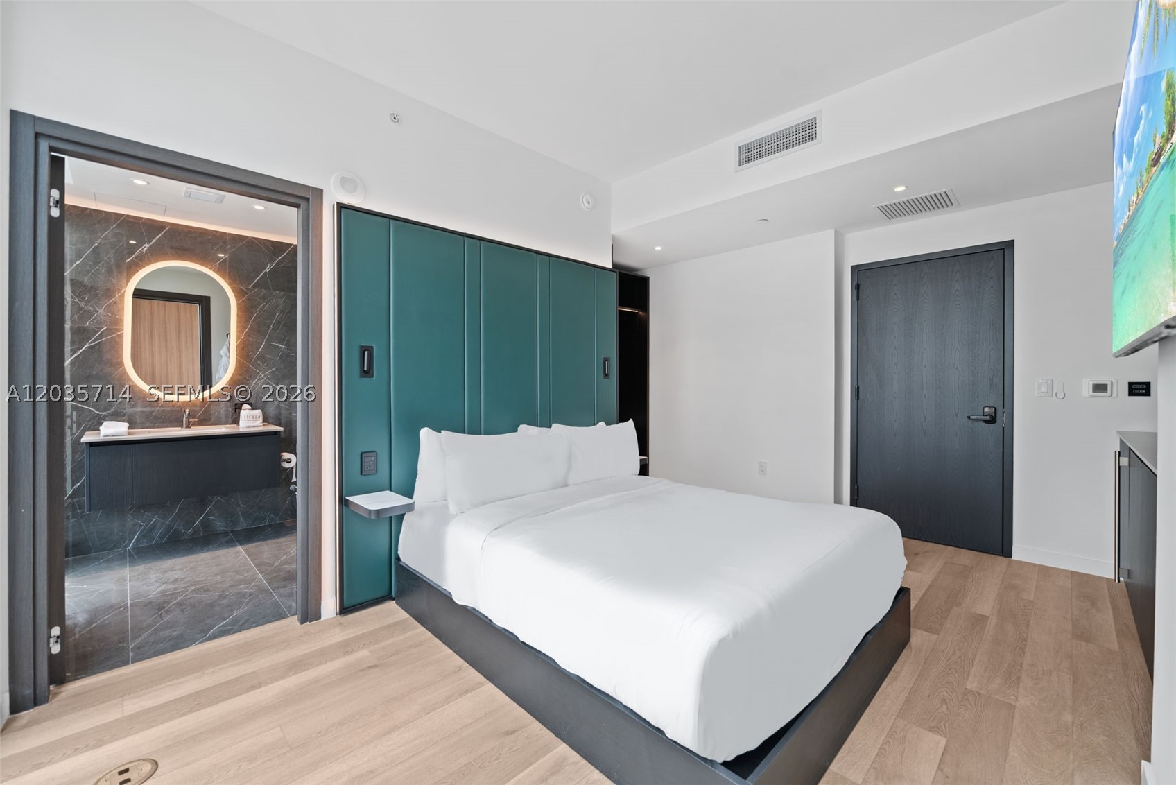 image E11EVEN Hotel & Residences21