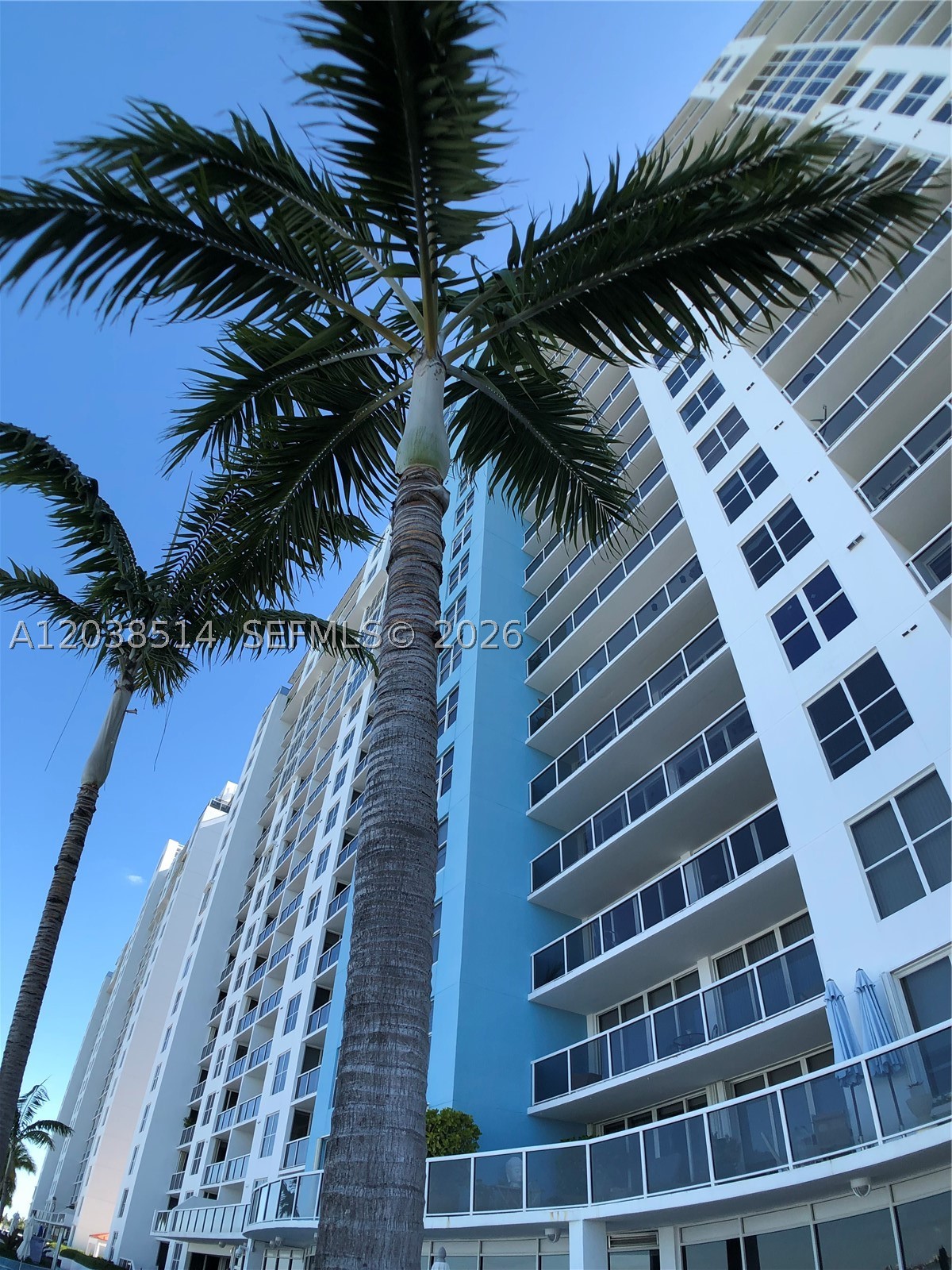 1800 Sunset Harbour Dr #1211 Miami Beach, FL 33139