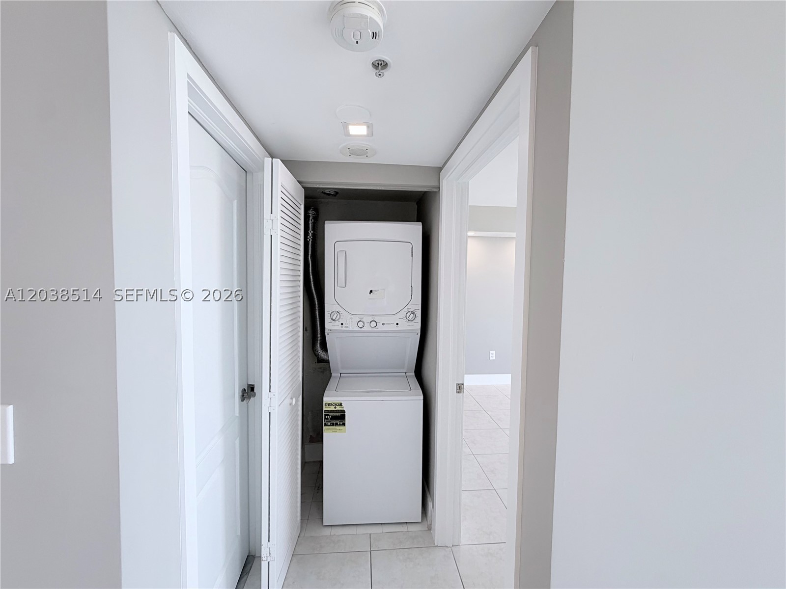 1800 Sunset Harbour Dr #1211 Miami Beach, FL 33139