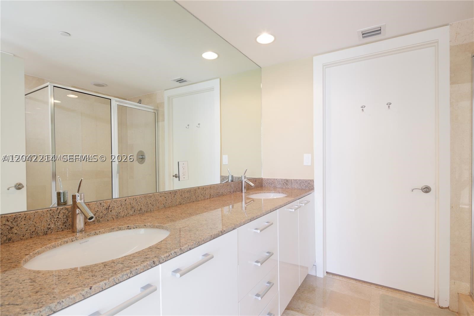 17201 Collins Ave+den #803 Sunny Isles Beach, FL 33160