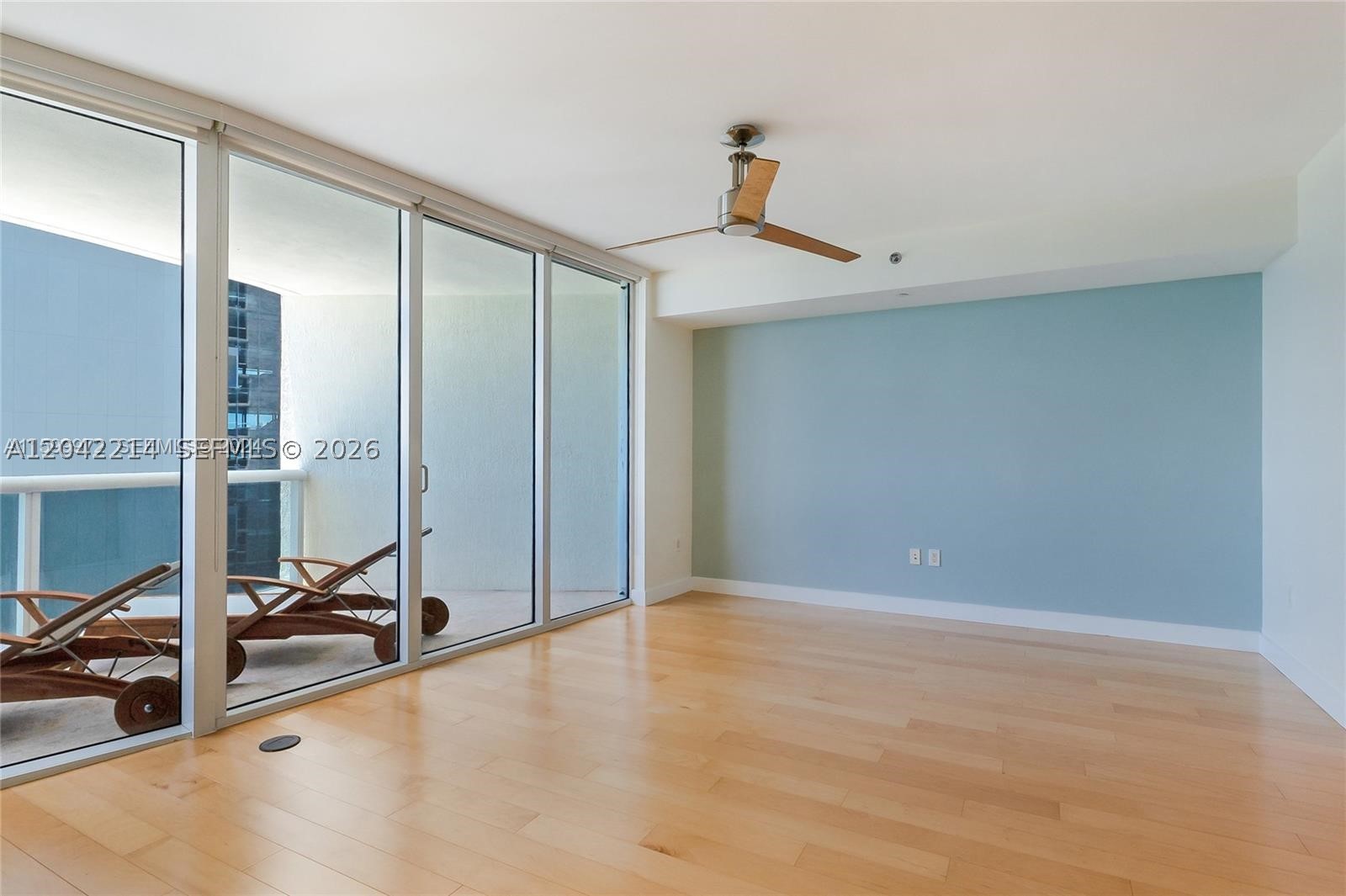 17201 Collins Ave+den #803 Sunny Isles Beach, FL 33160