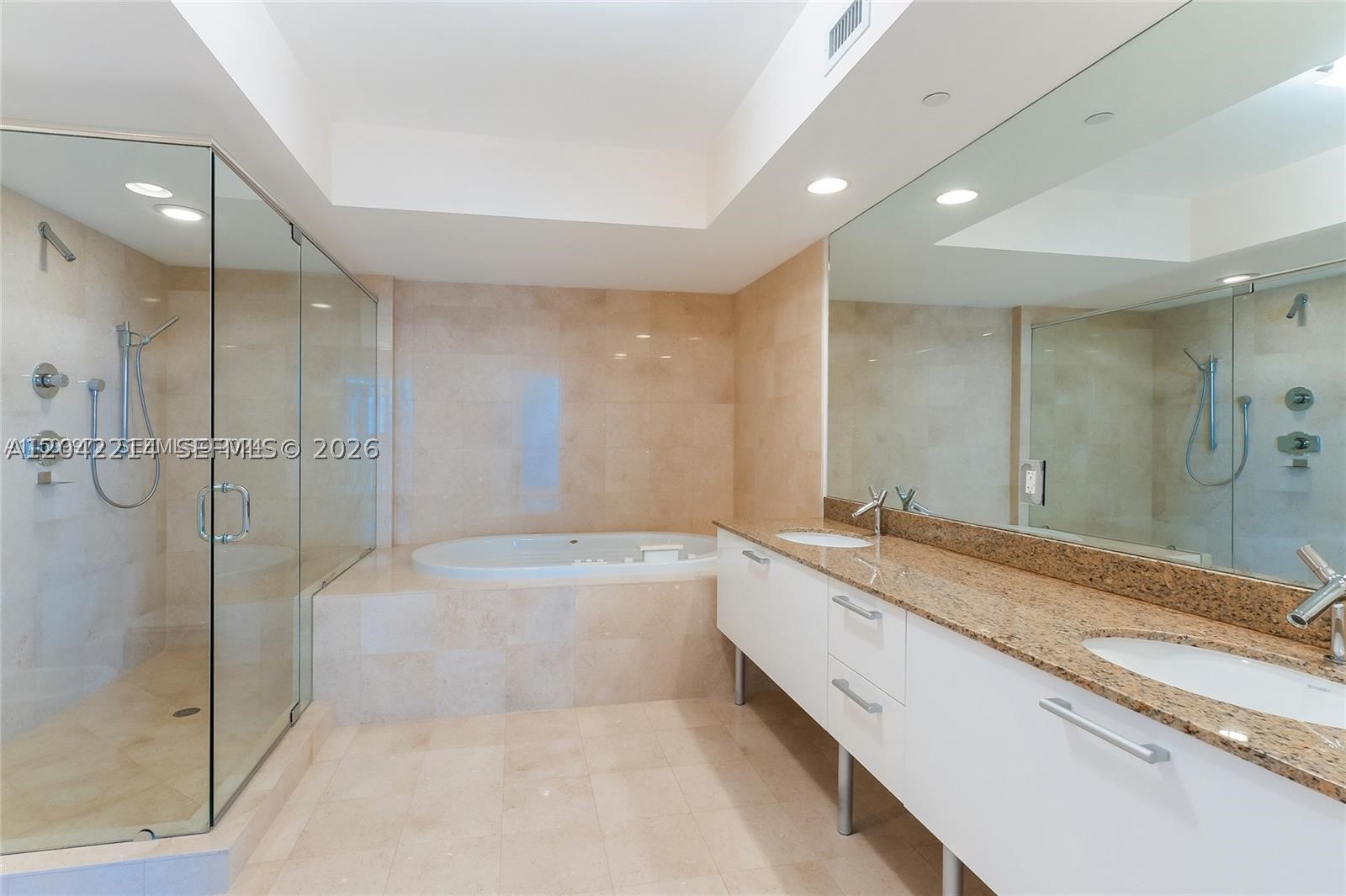 17201 Collins Ave+den #803 Sunny Isles Beach, FL 33160
