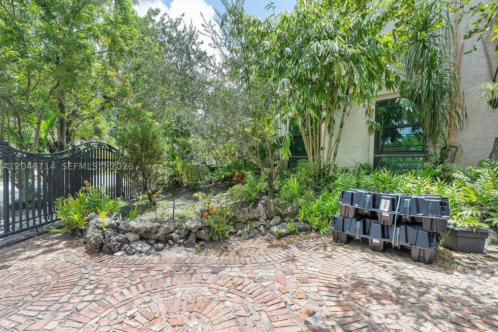 8276 E Dixie Hwy Miami, FL 33138