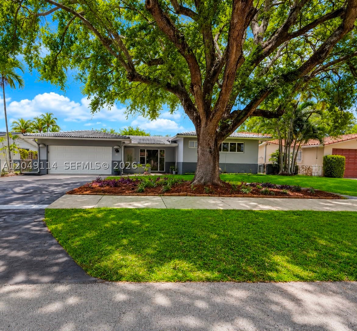 1161 Starling Ave