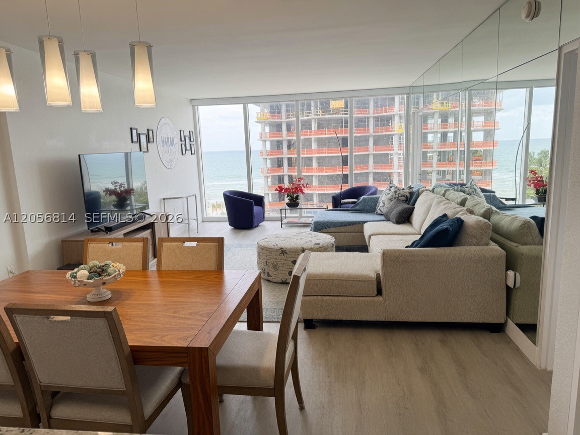 image Harbour House4
