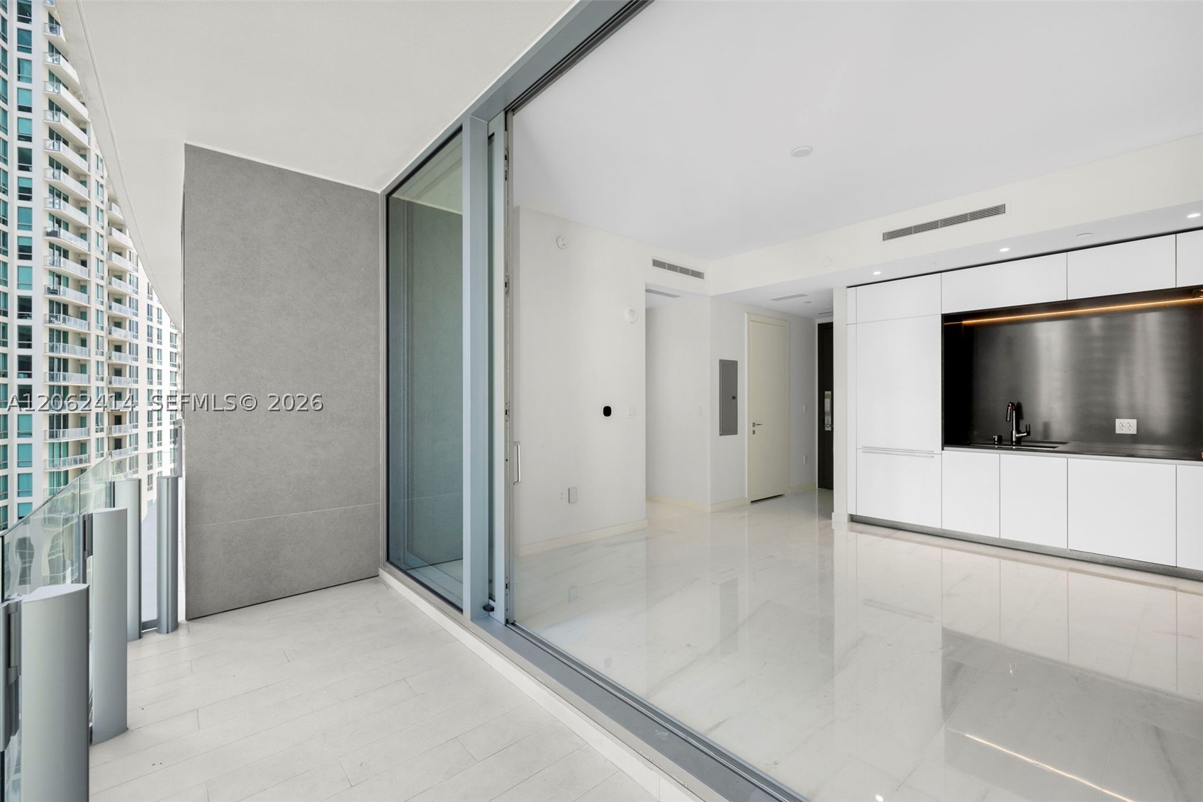 image Aston Martin Residences24