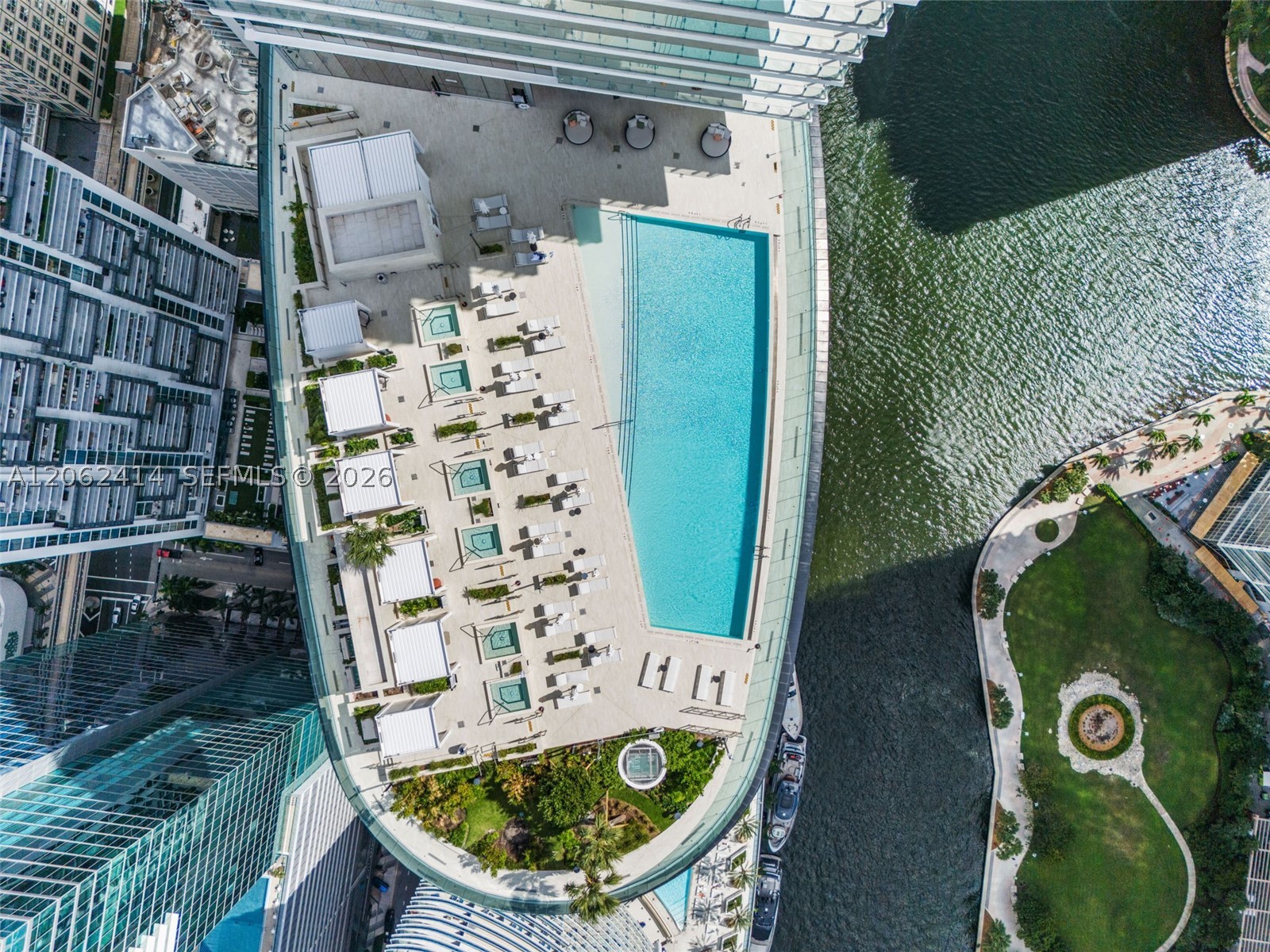 image Aston Martin Residences34