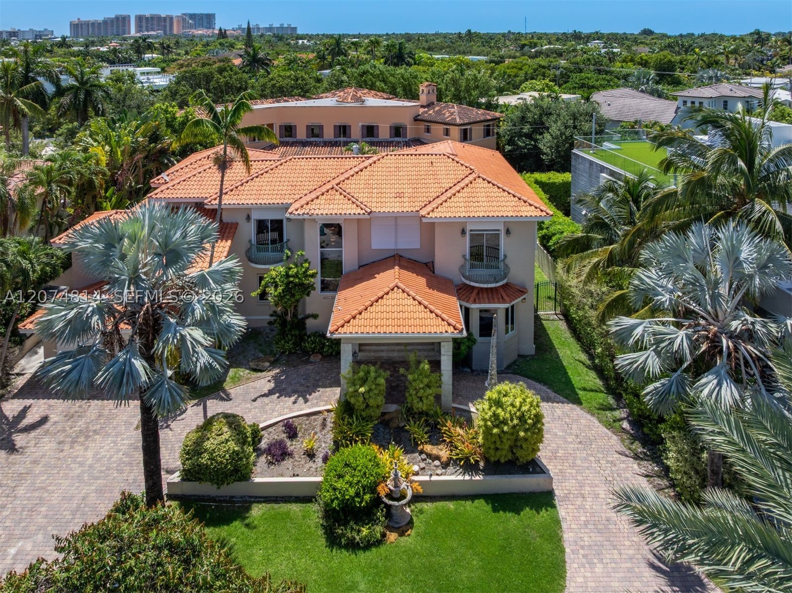 501 Bay Ln