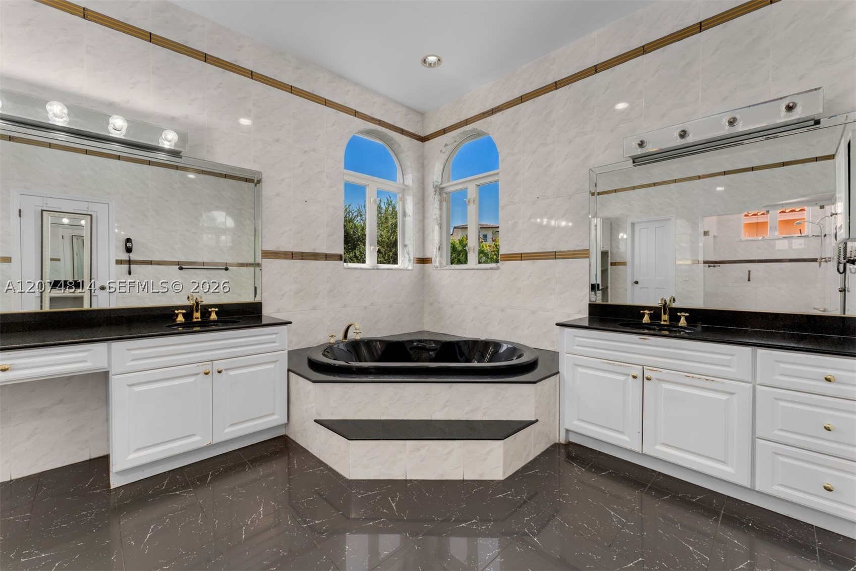 501 Bay Ln Key Biscayne, FL 33149