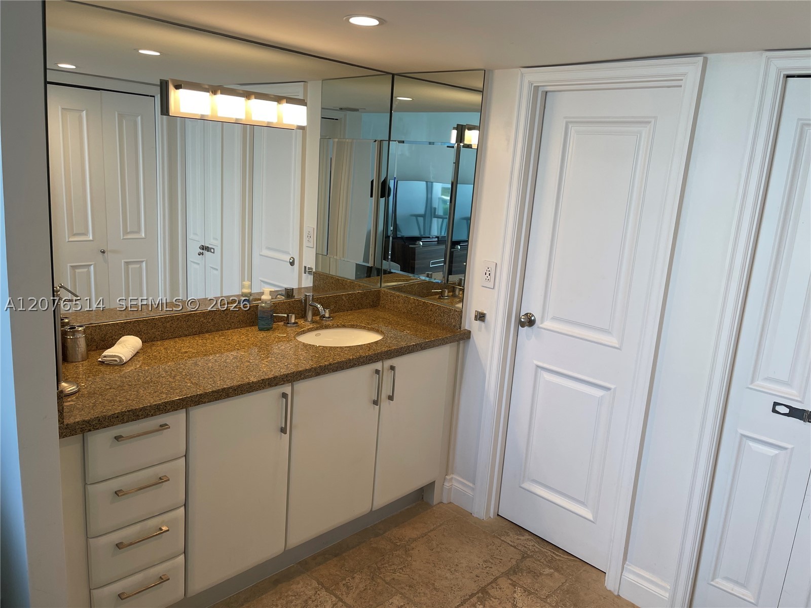 image Arlen House East6
