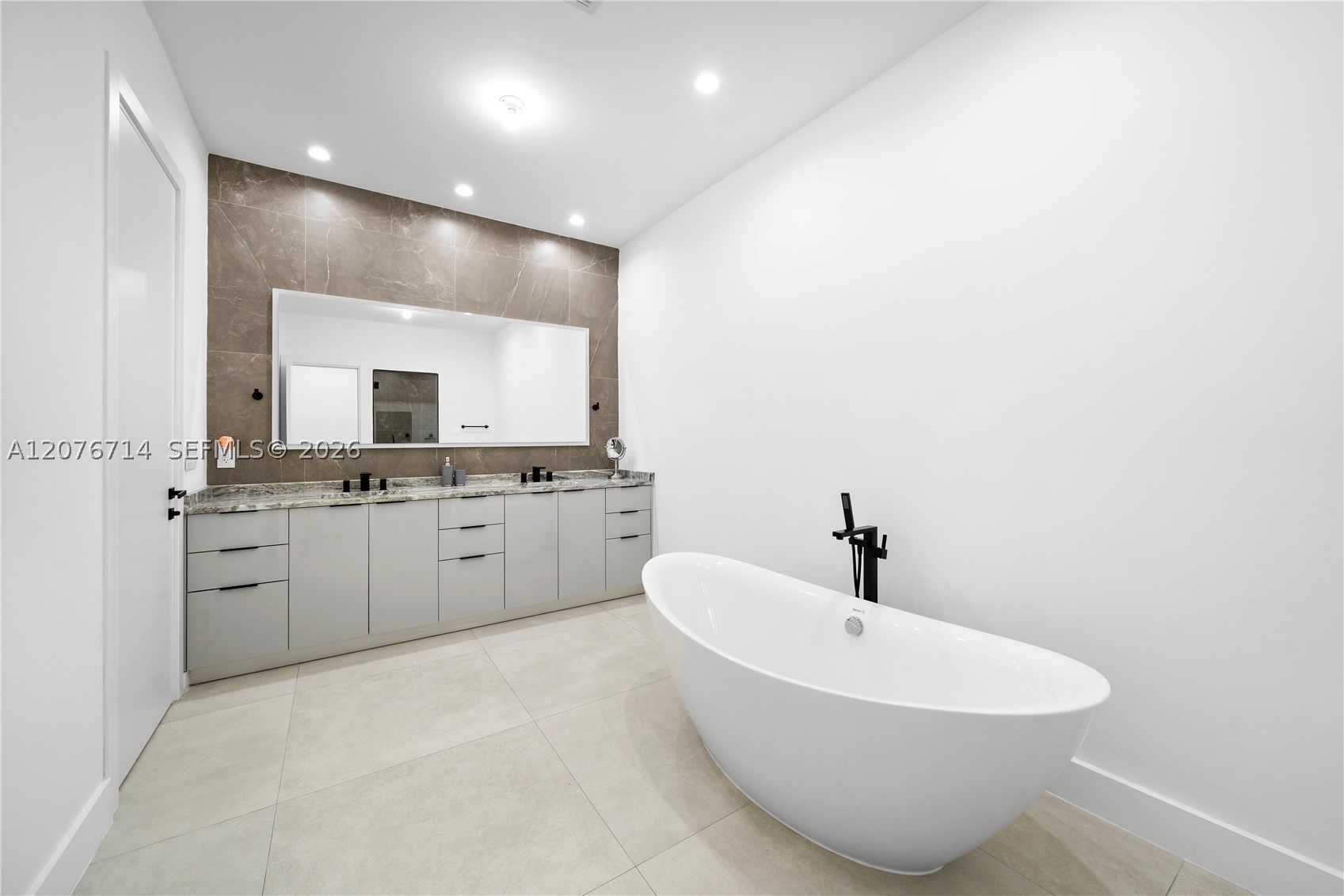 1629 NE 4th Pl Fort Lauderdale, FL 33301