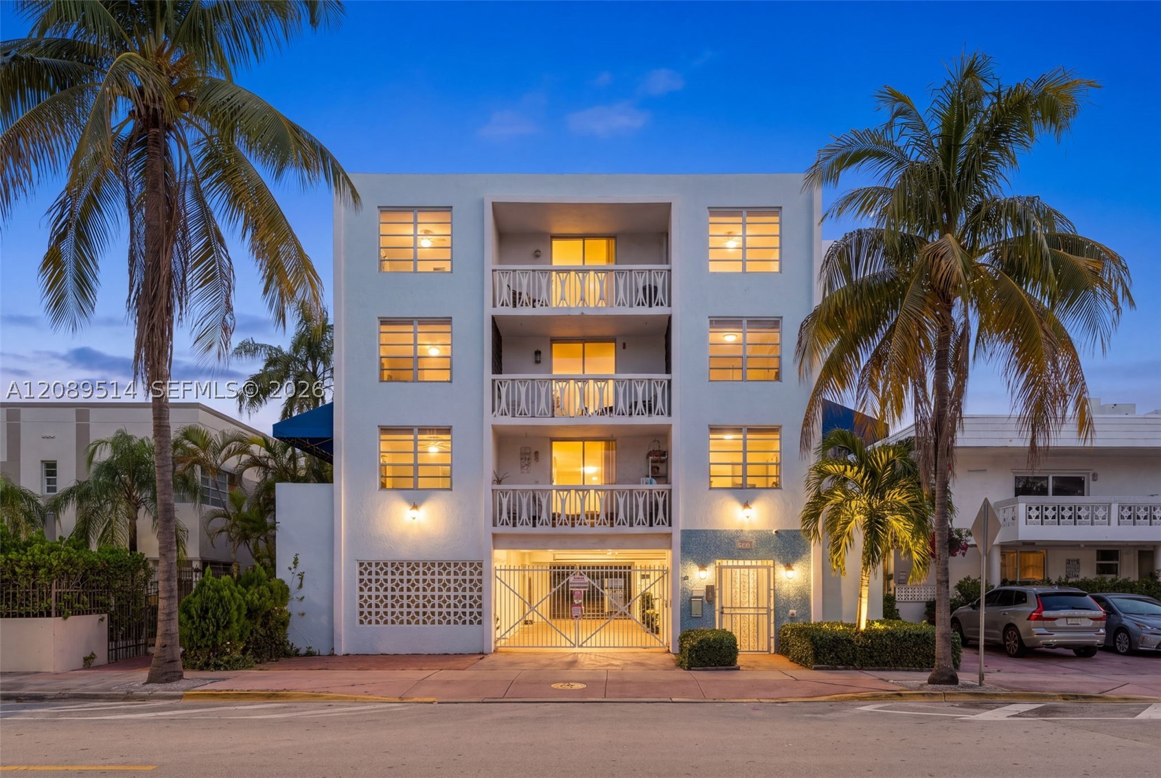 335 Collins Ave #407