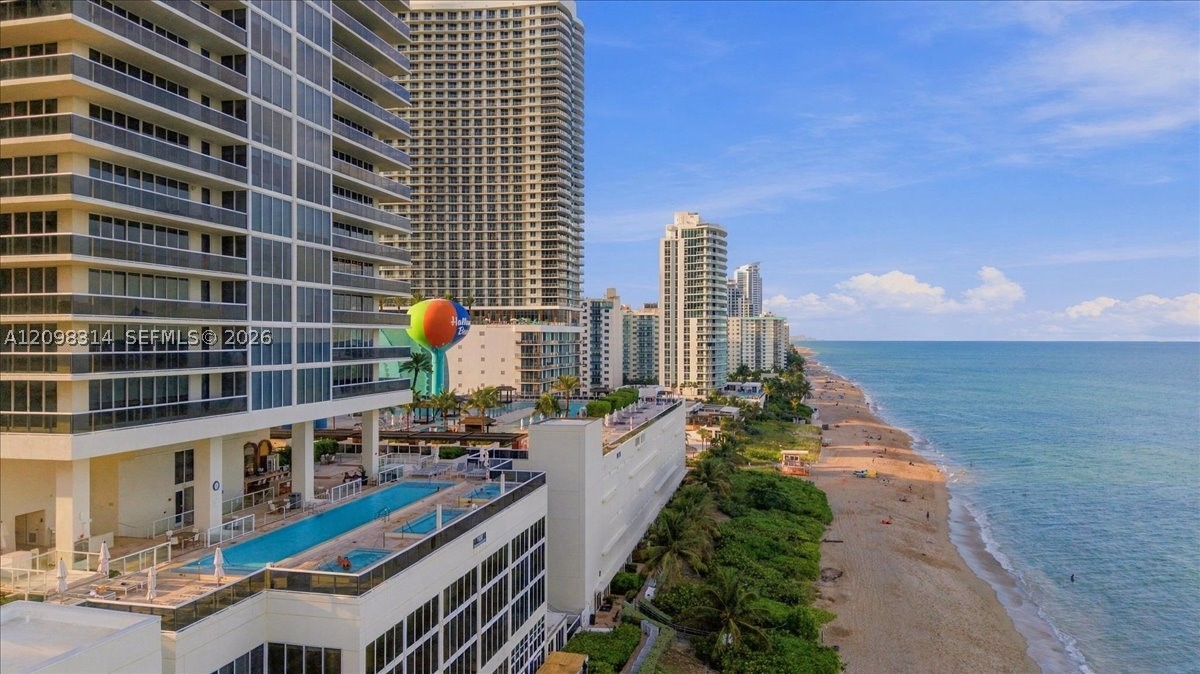 image Beach Club 228