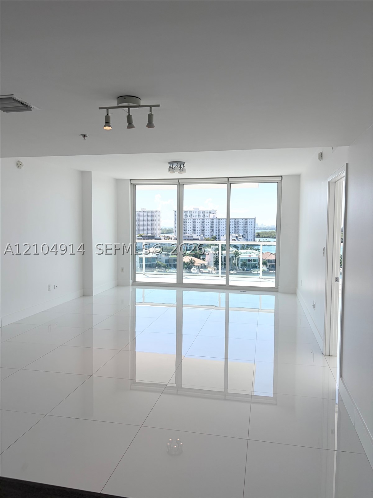 image 400 Sunny Isles17