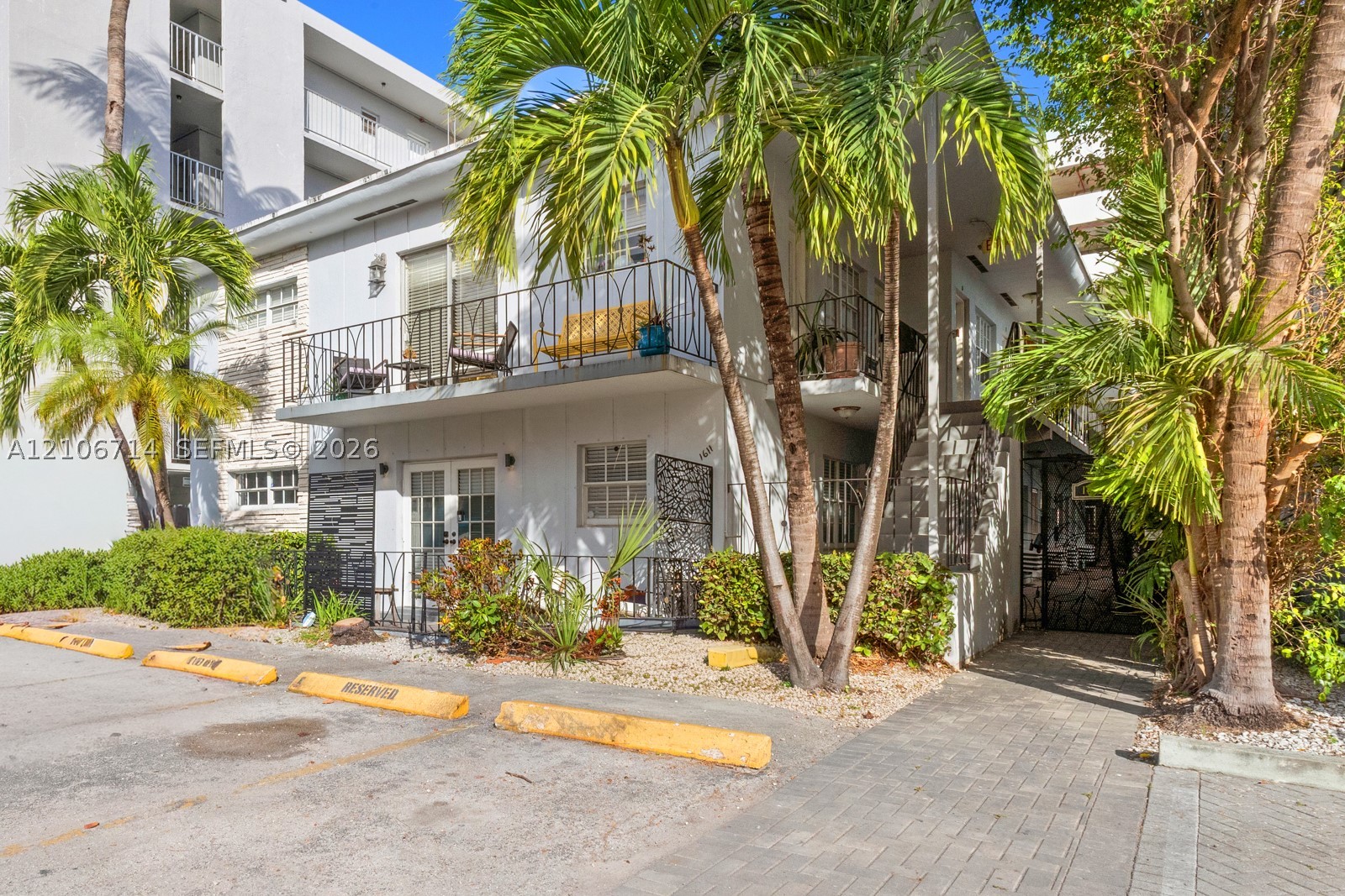 1611 West Ave #15