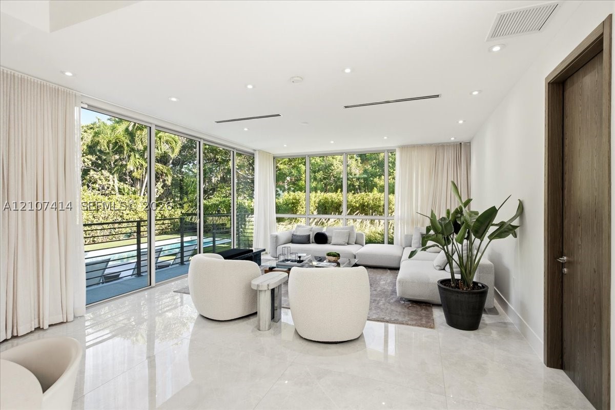 315 Cypress Dr Key Biscayne, FL 33149