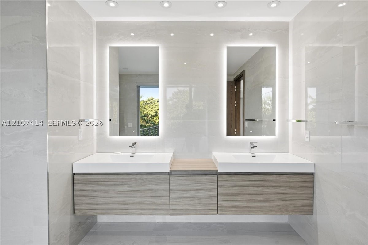 315 Cypress Dr Key Biscayne, FL 33149