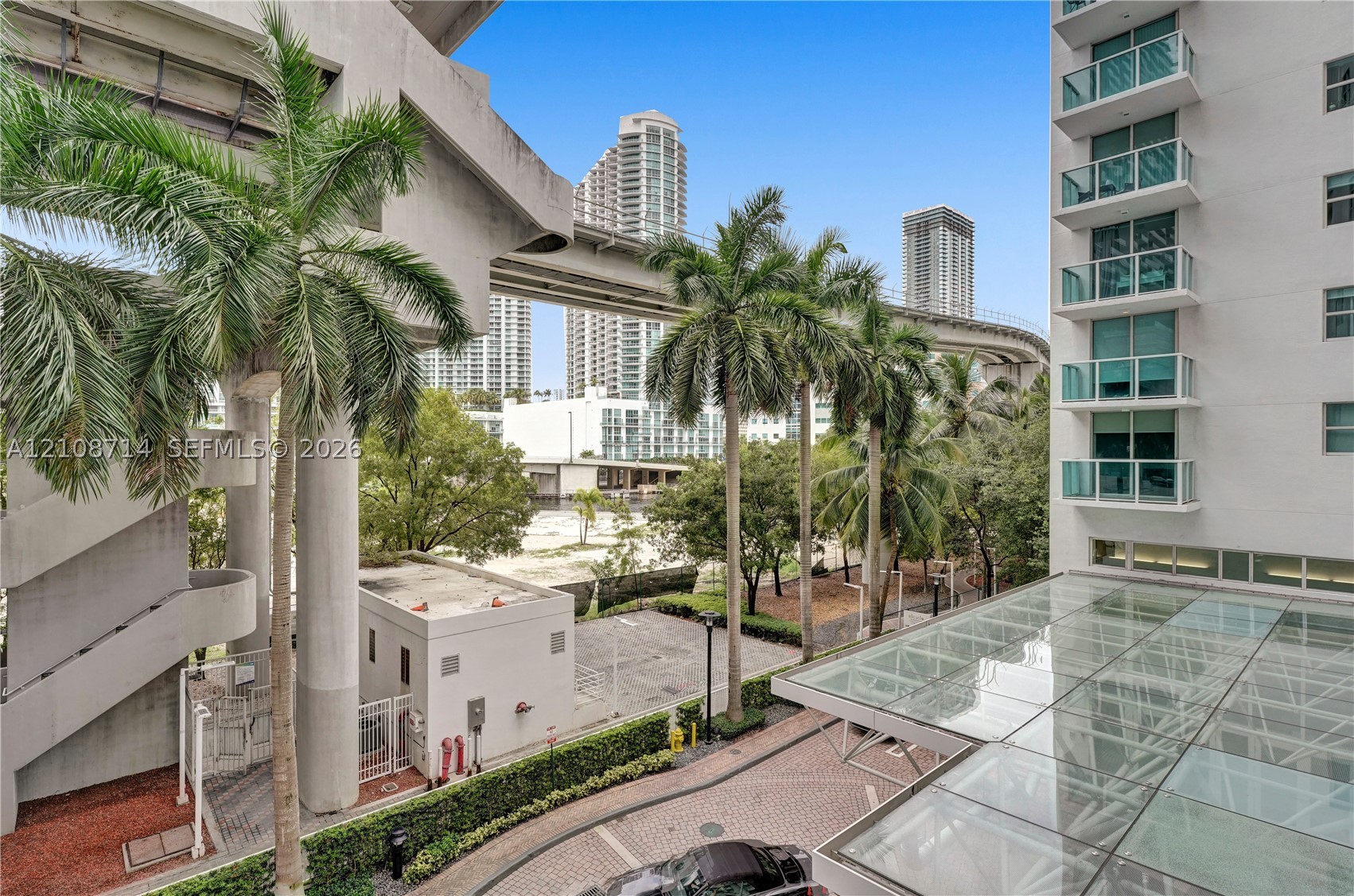 image Brickell on the River South13