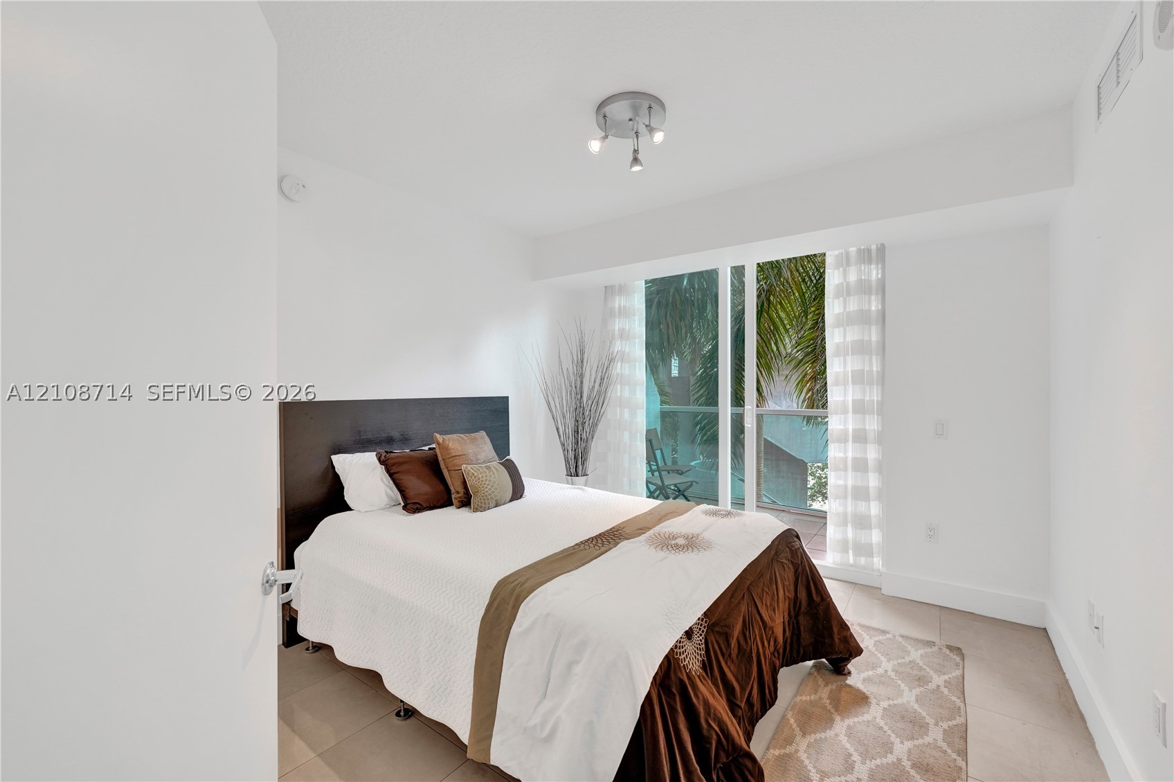 image Brickell on the River South37