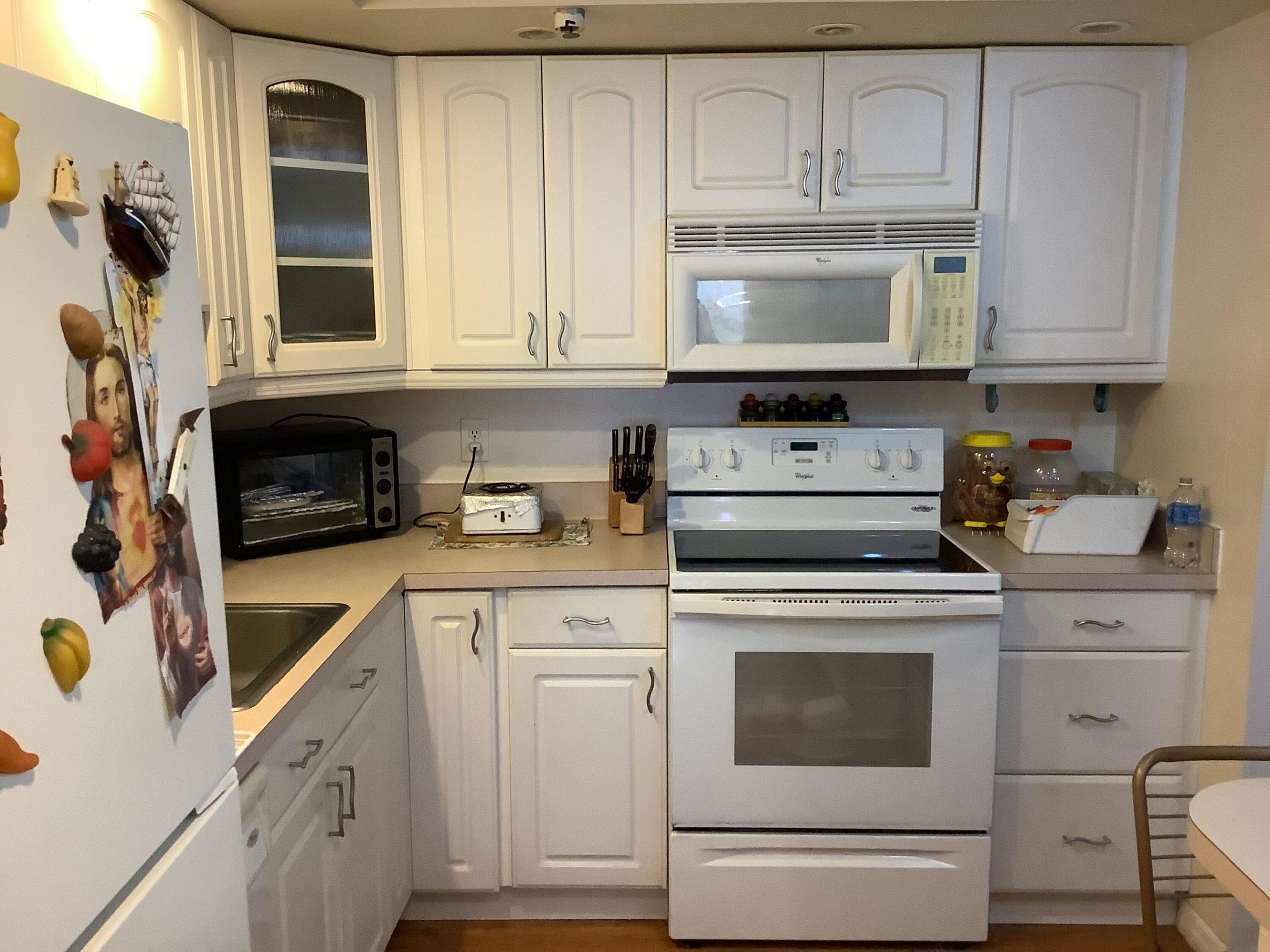 1300 St Charles Pembroke Pines, FL 33026