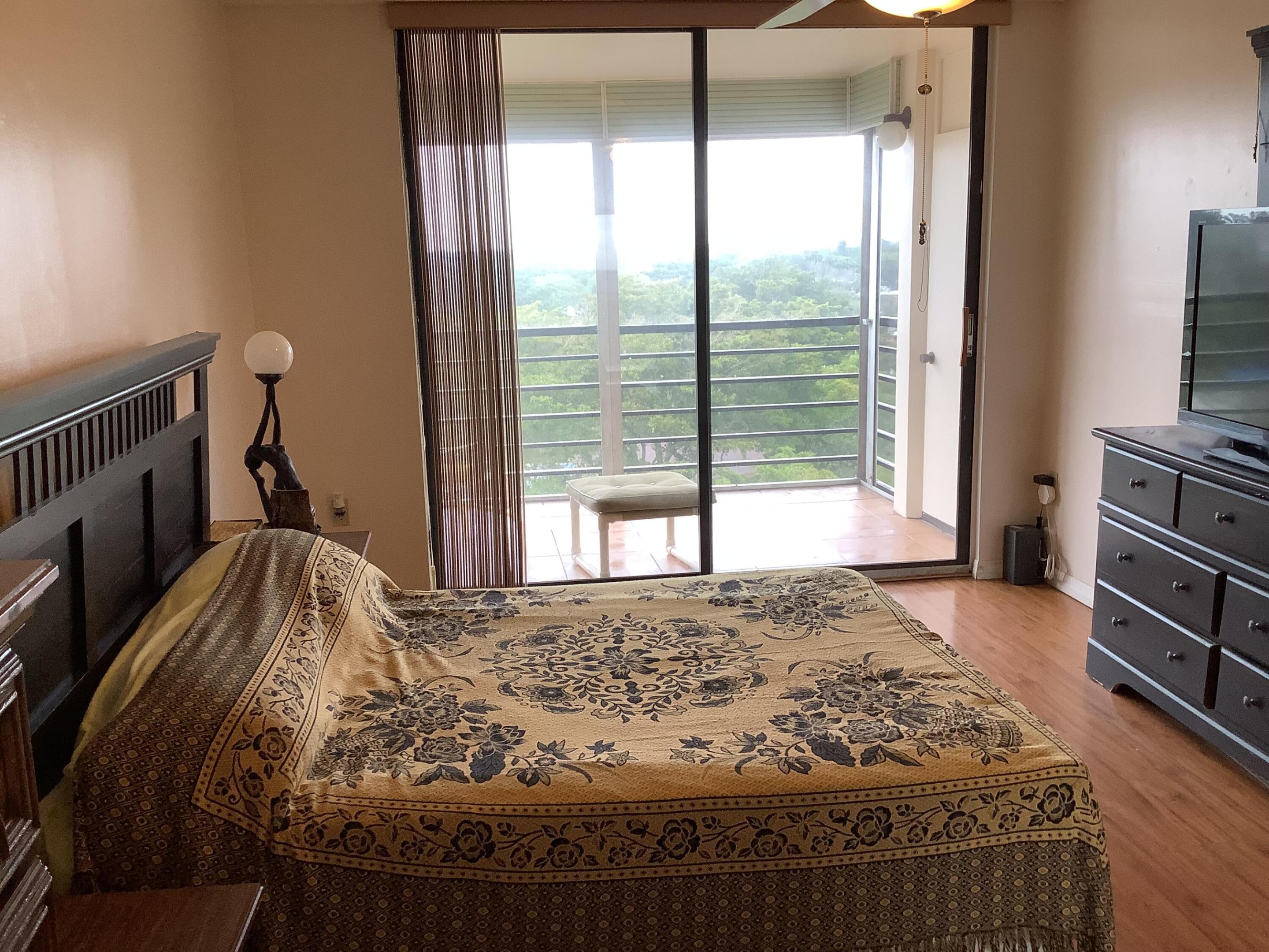 1300 St Charles Pembroke Pines, FL 33026