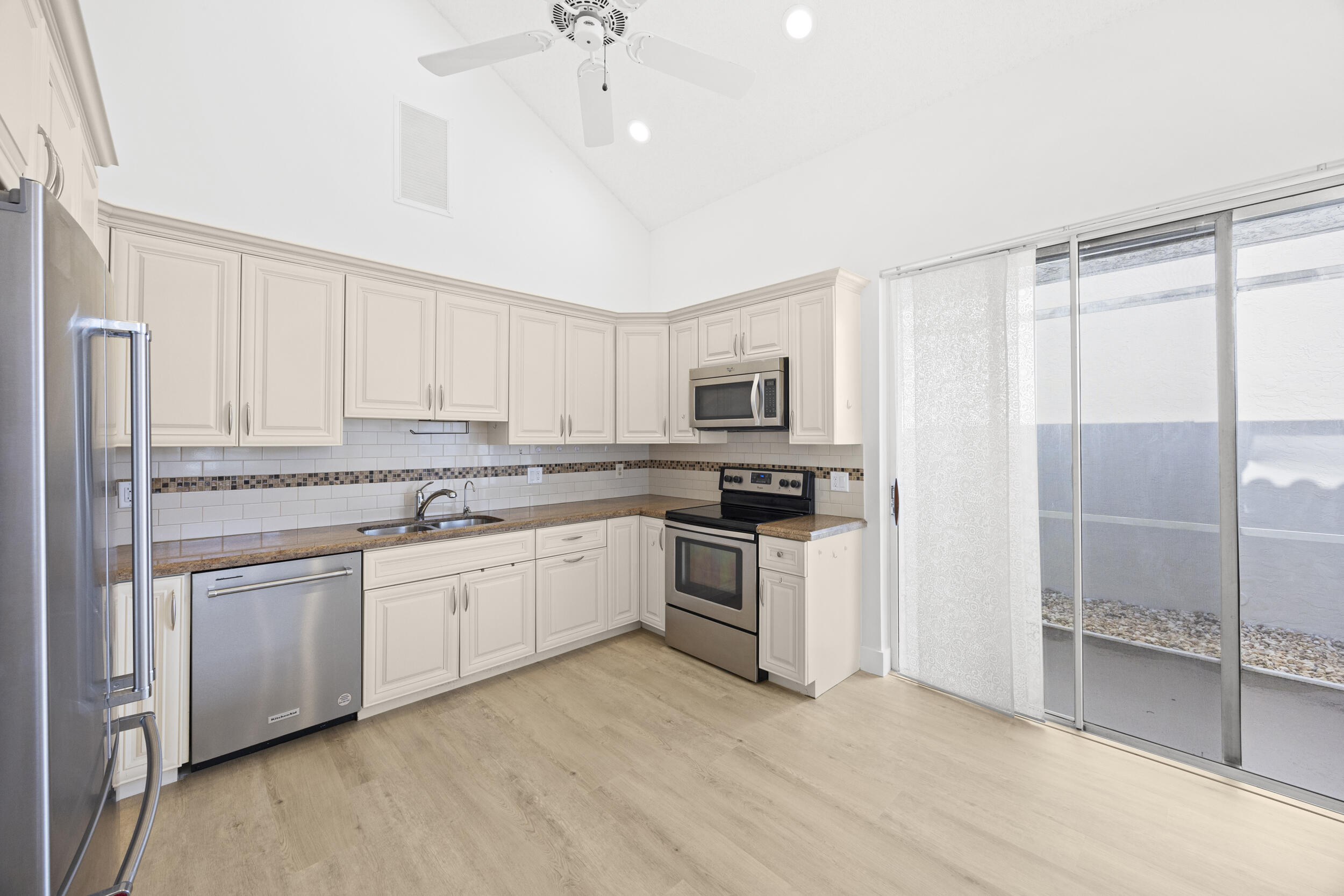 17192 Newport Clb Boca Raton, FL 33496