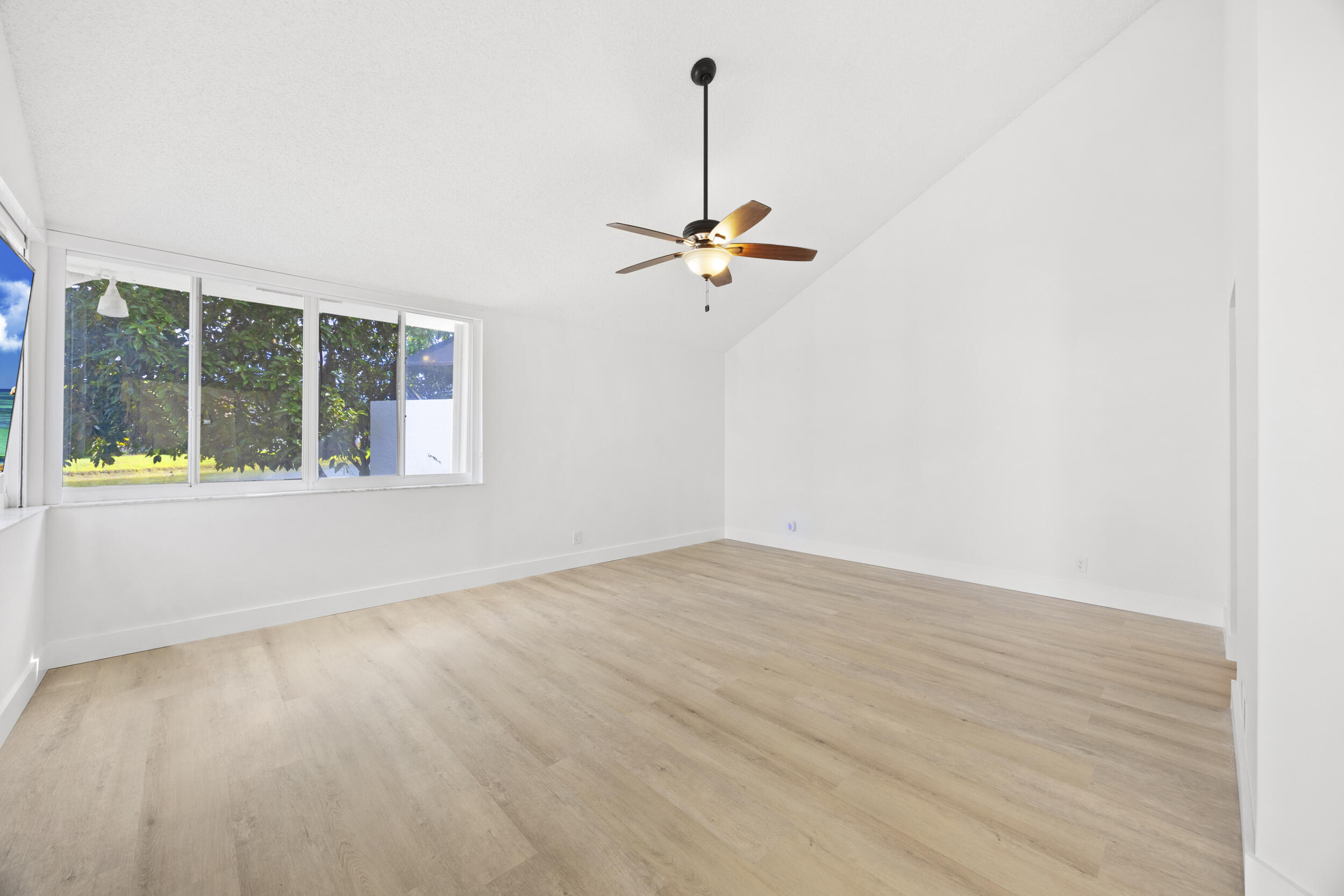 17192 Newport Clb Boca Raton, FL 33496