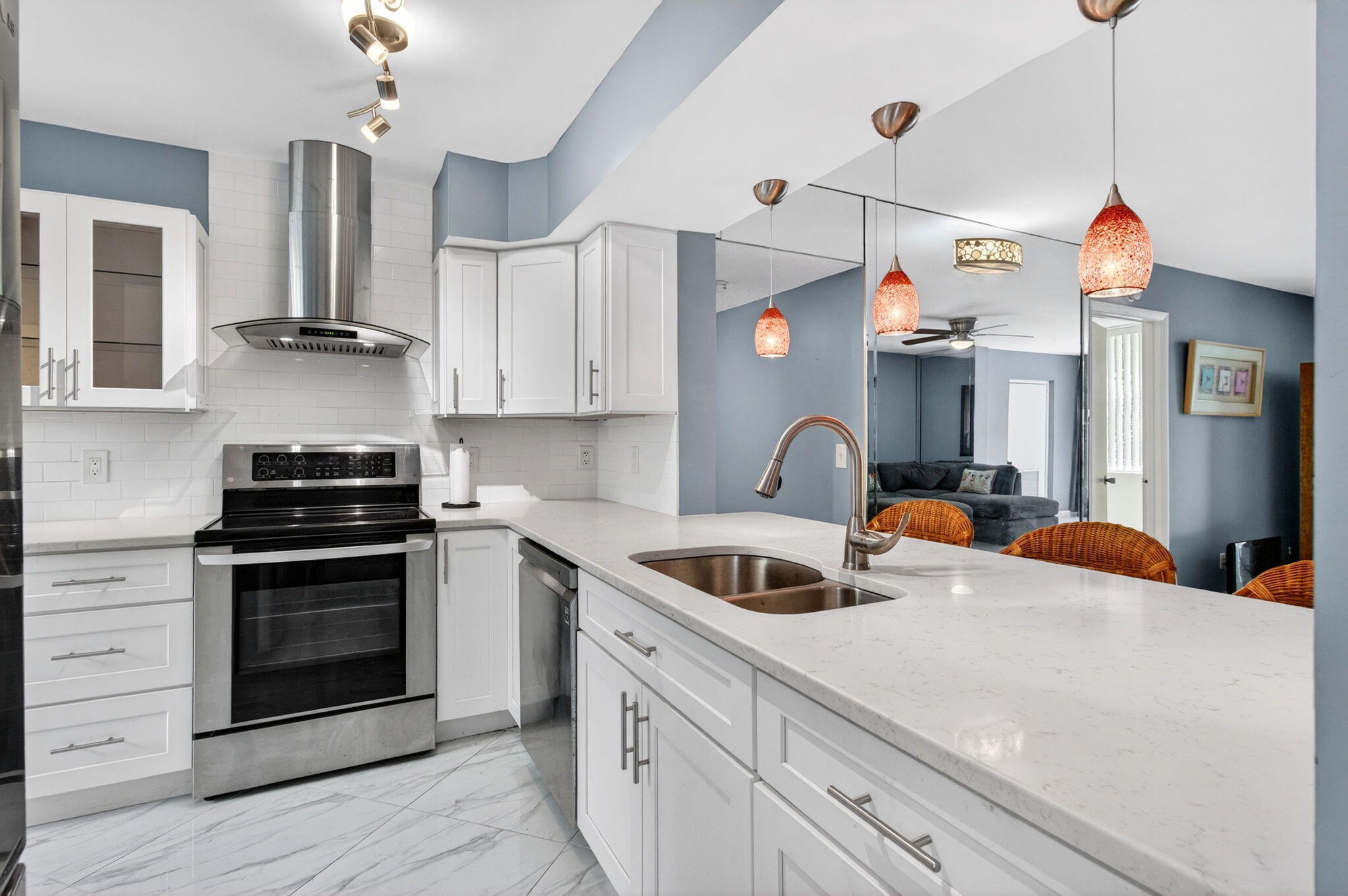 18 Willowbrook #103
