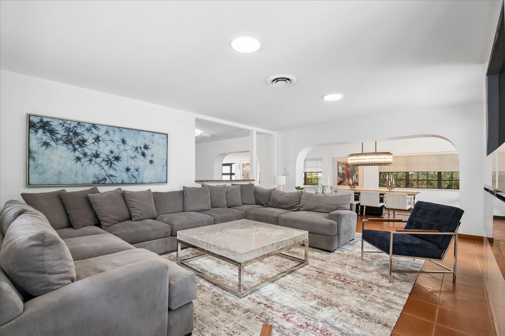 325 Coconut Isle Fort Lauderdale, FL 33301