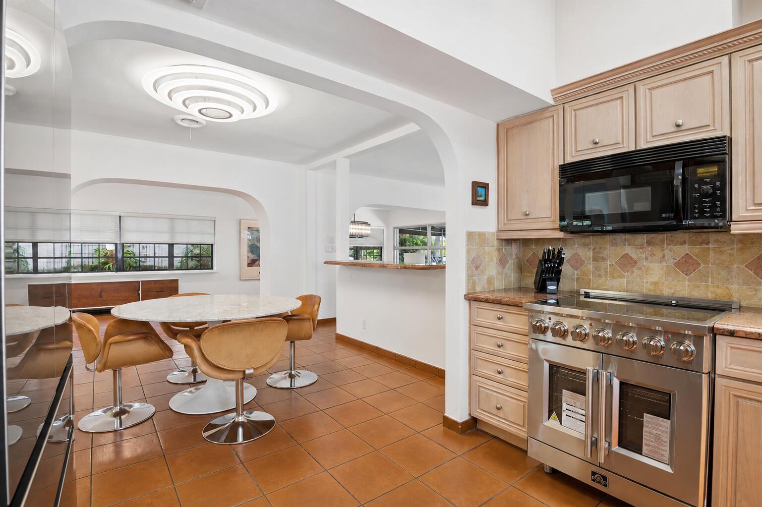 325 Coconut Isle Fort Lauderdale, FL 33301