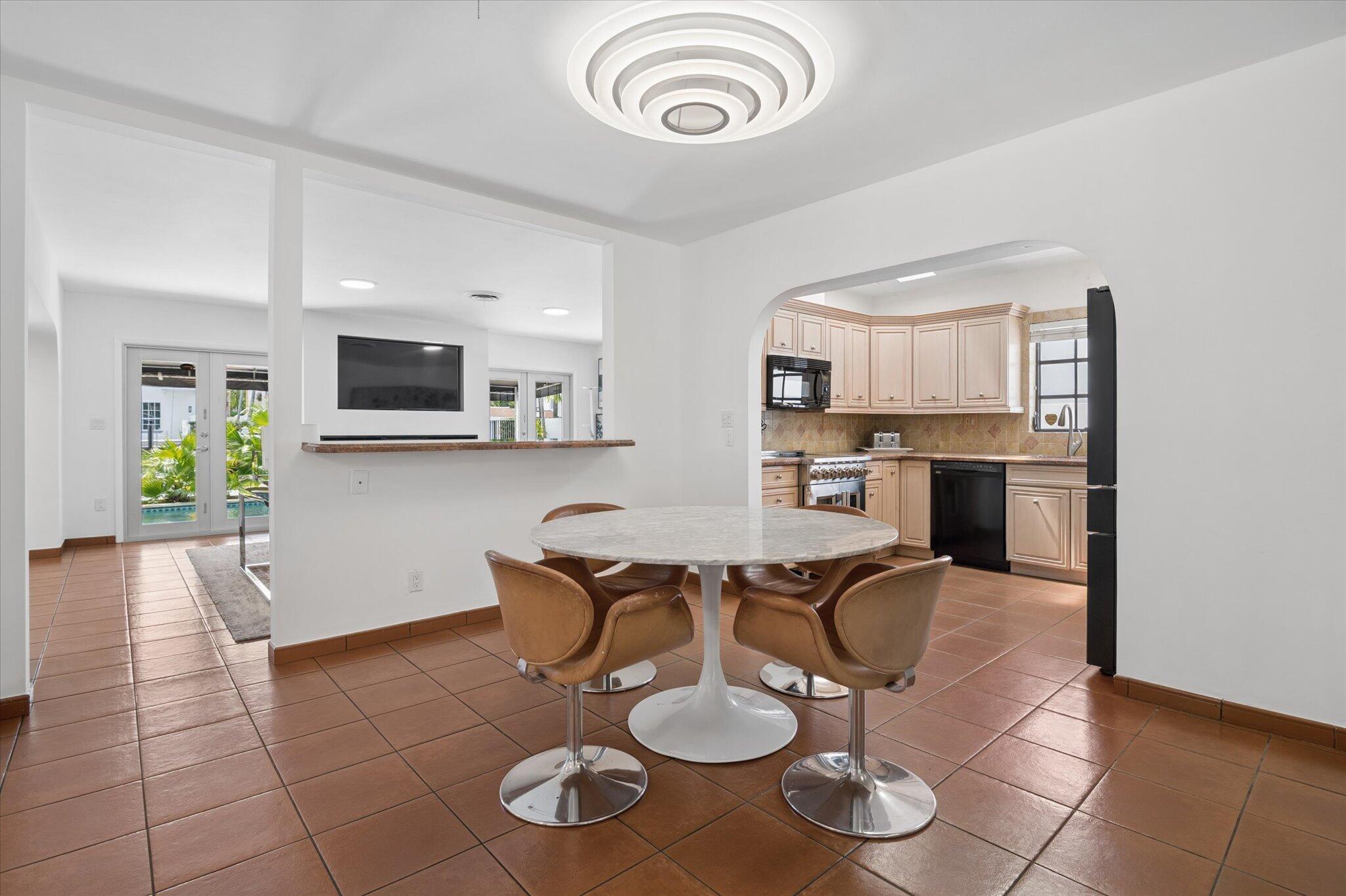 325 Coconut Isle Fort Lauderdale, FL 33301