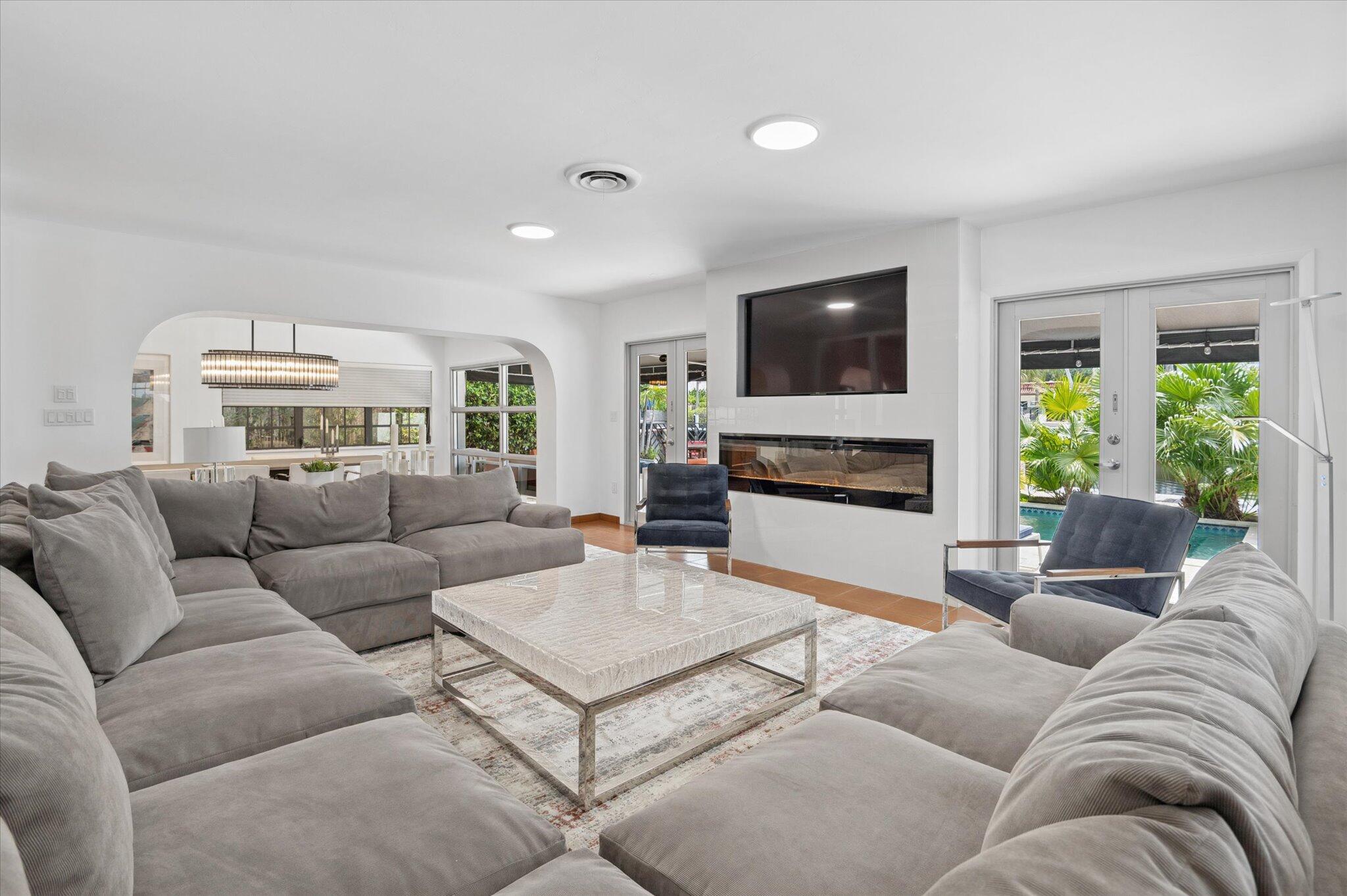 325 Coconut Isle Fort Lauderdale, FL 33301