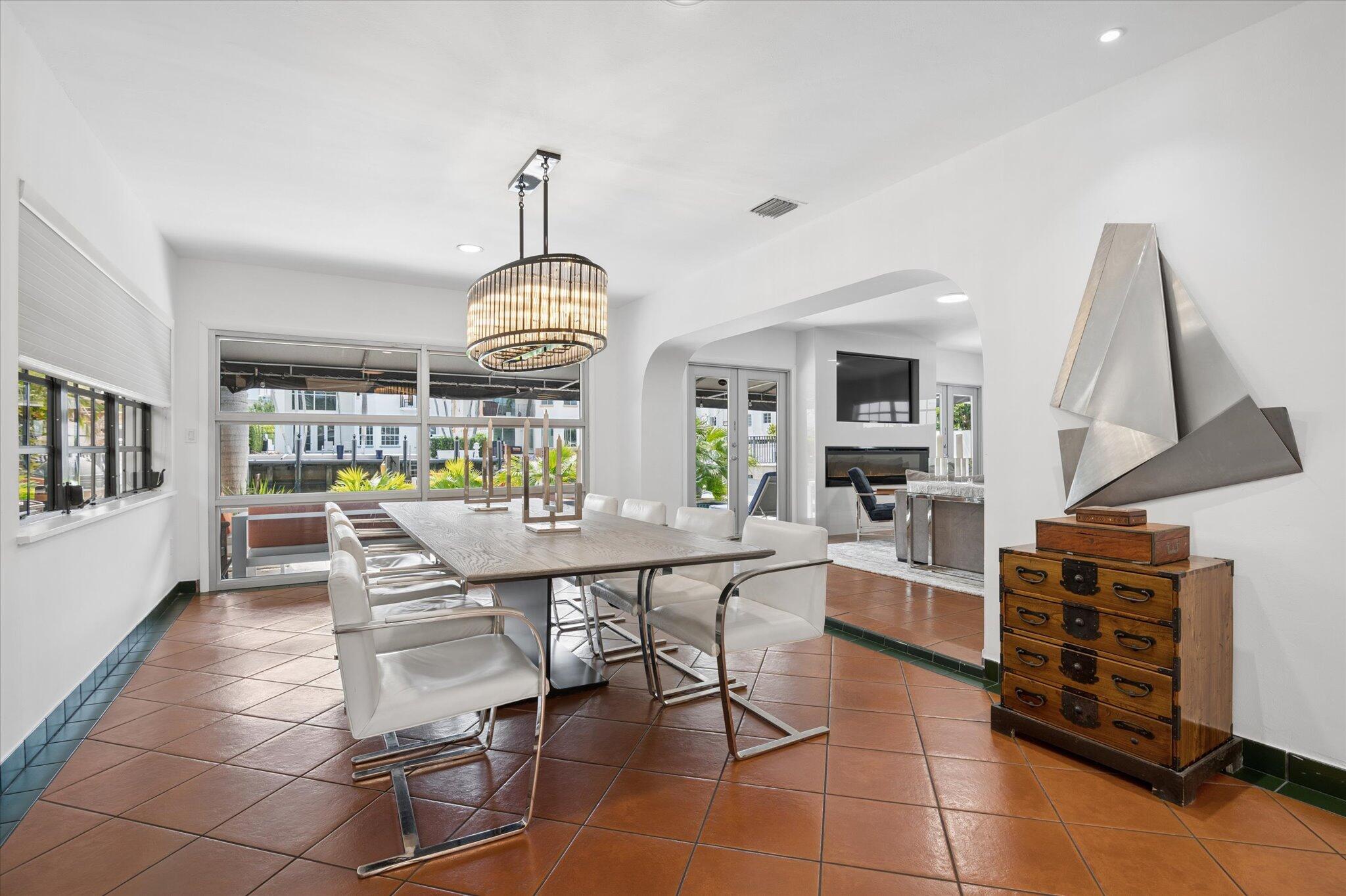 325 Coconut Isle Fort Lauderdale, FL 33301