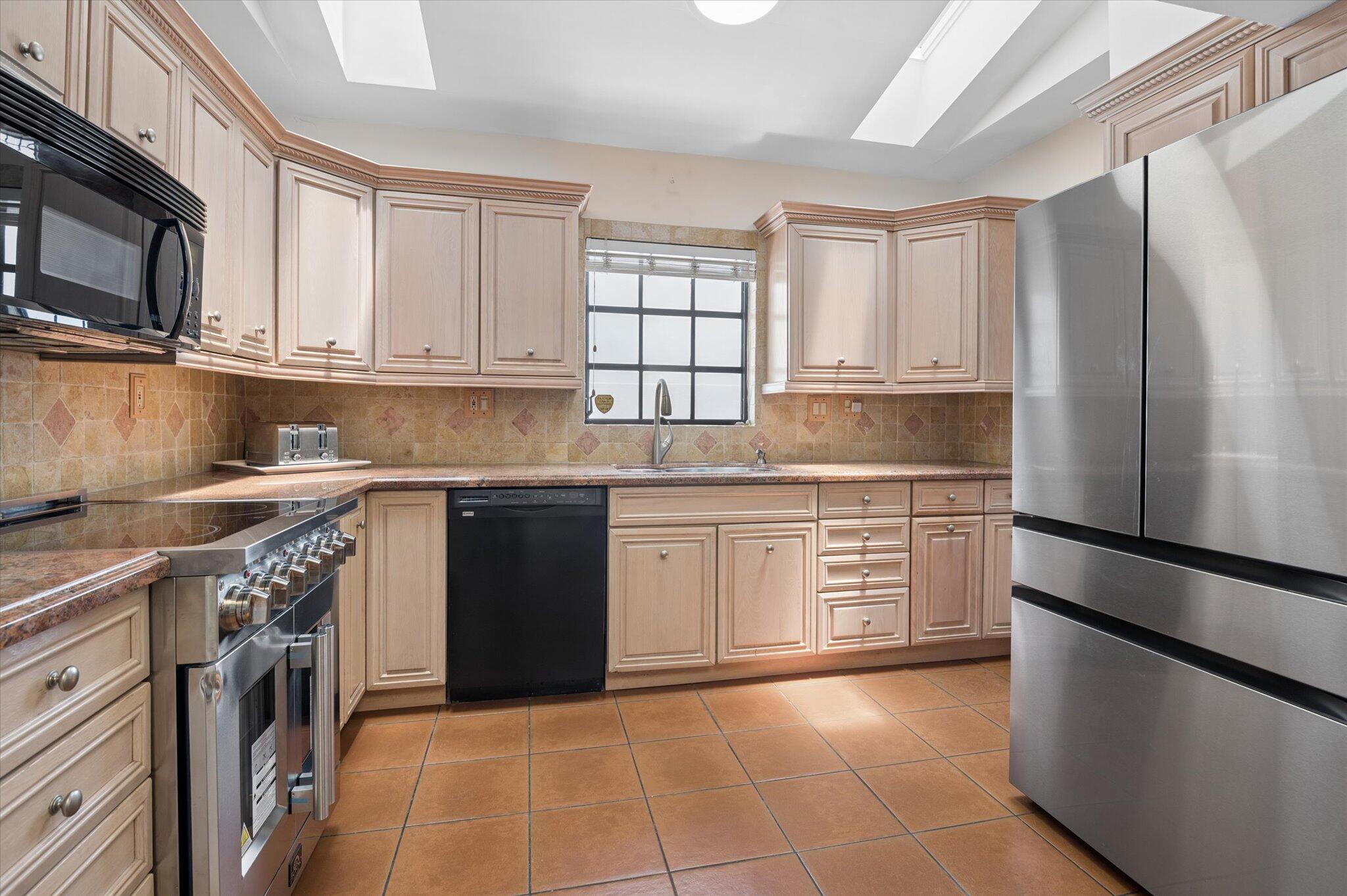 325 Coconut Isle Fort Lauderdale, FL 33301