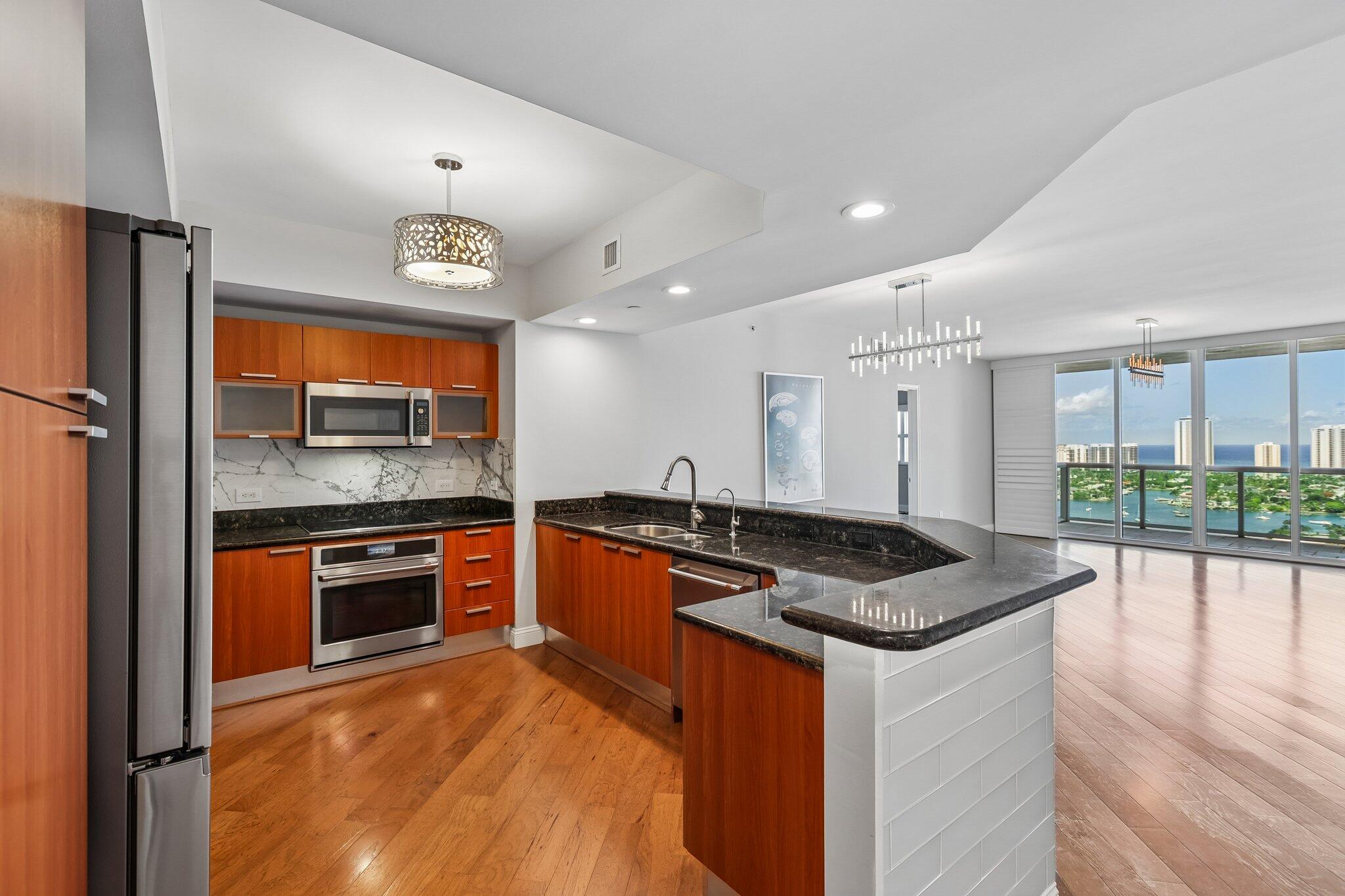 2640 Lake Shr #2508 Riviera Beach, FL 33404