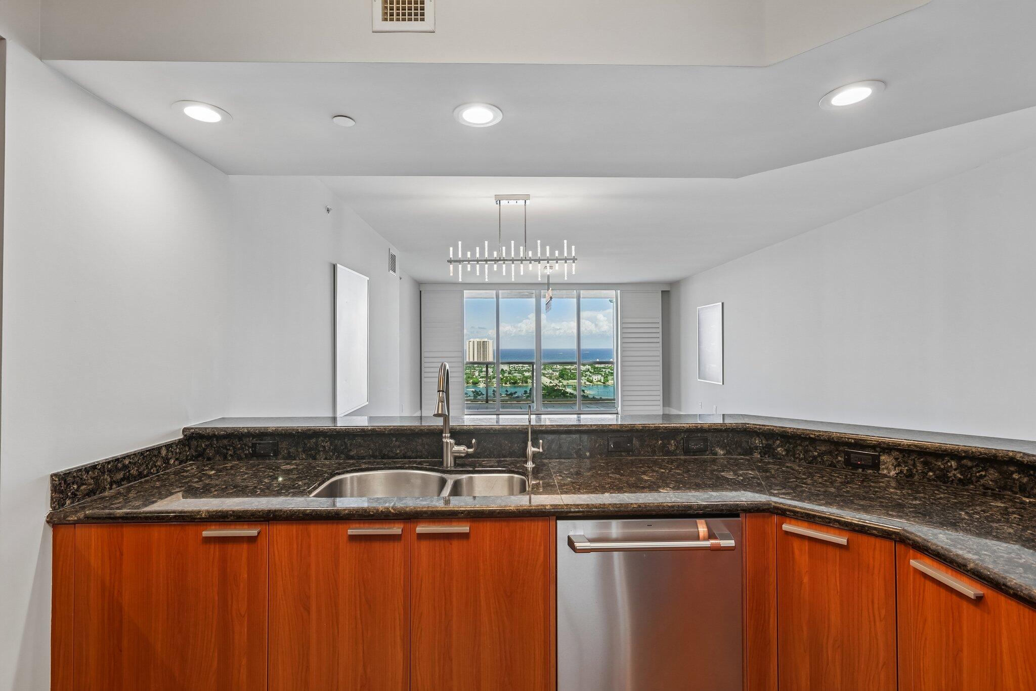 2640 Lake Shr #2508 Riviera Beach, FL 33404