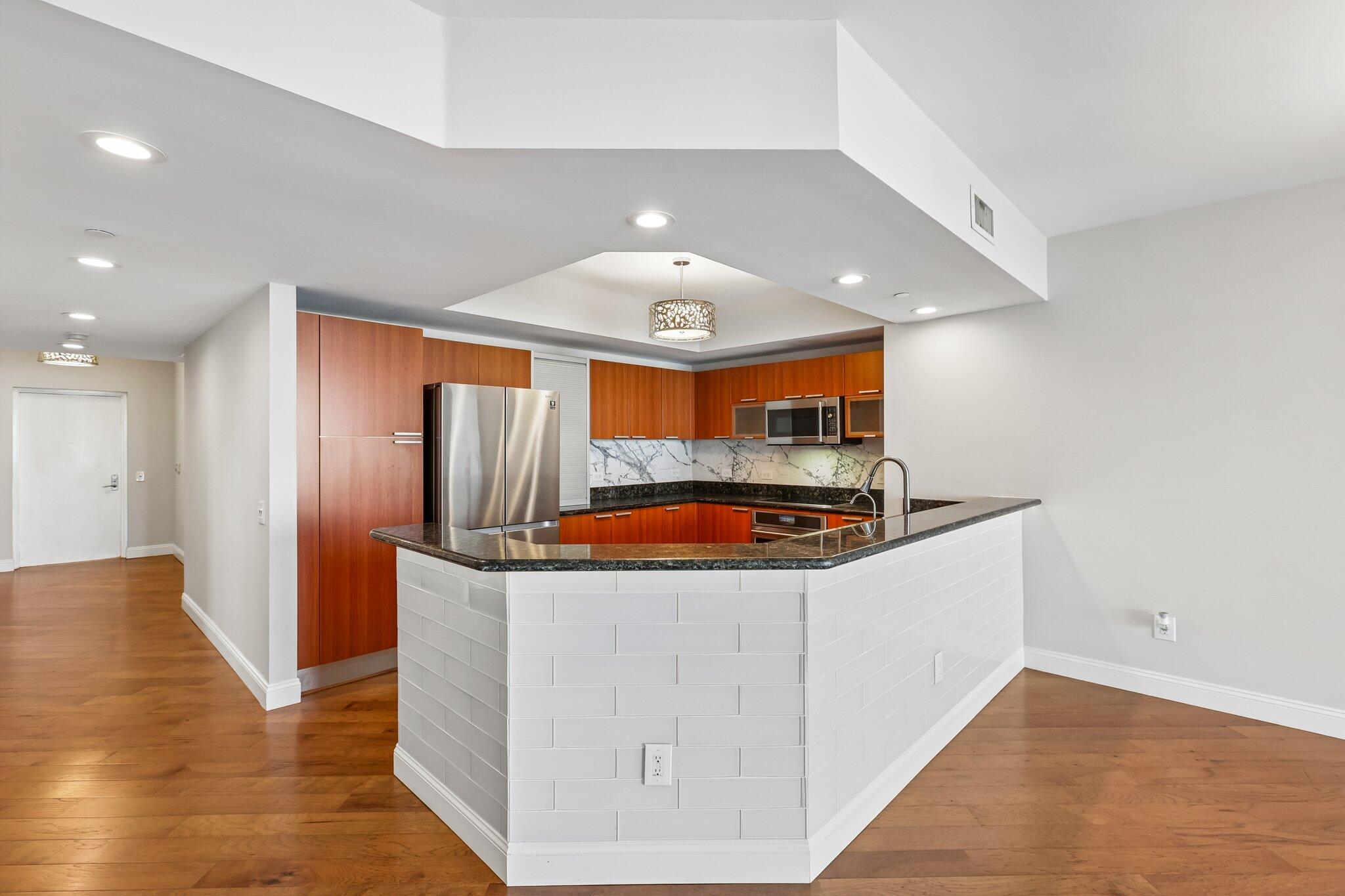 2640 Lake Shr #2508 Riviera Beach, FL 33404