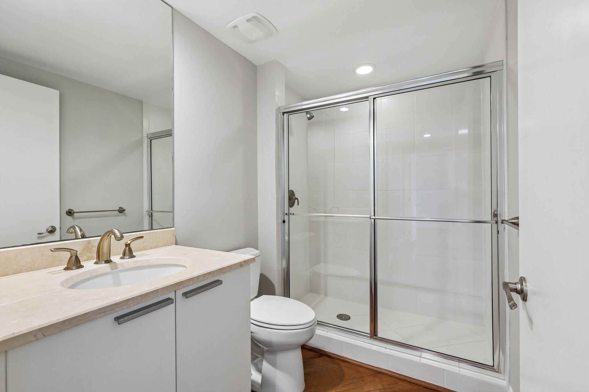 2640 Lake Shr #2508 Riviera Beach, FL 33404