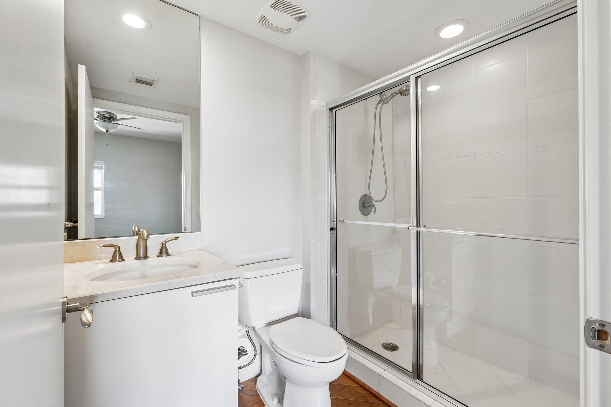 2640 Lake Shr #2508 Riviera Beach, FL 33404
