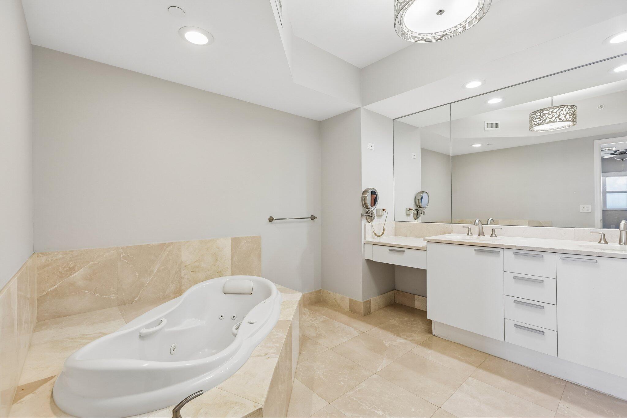 2640 Lake Shr #2508 Riviera Beach, FL 33404