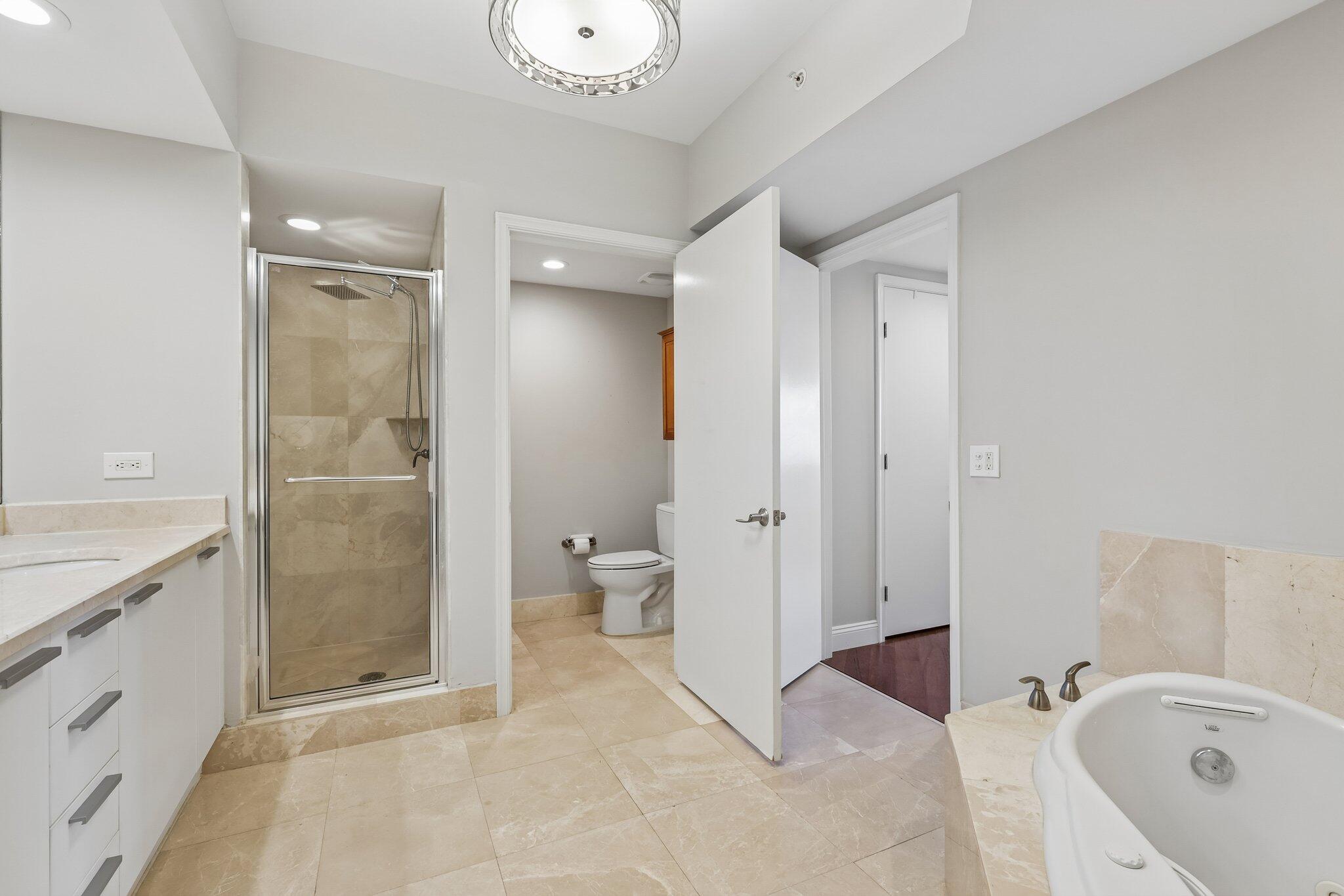 2640 Lake Shr #2508 Riviera Beach, FL 33404