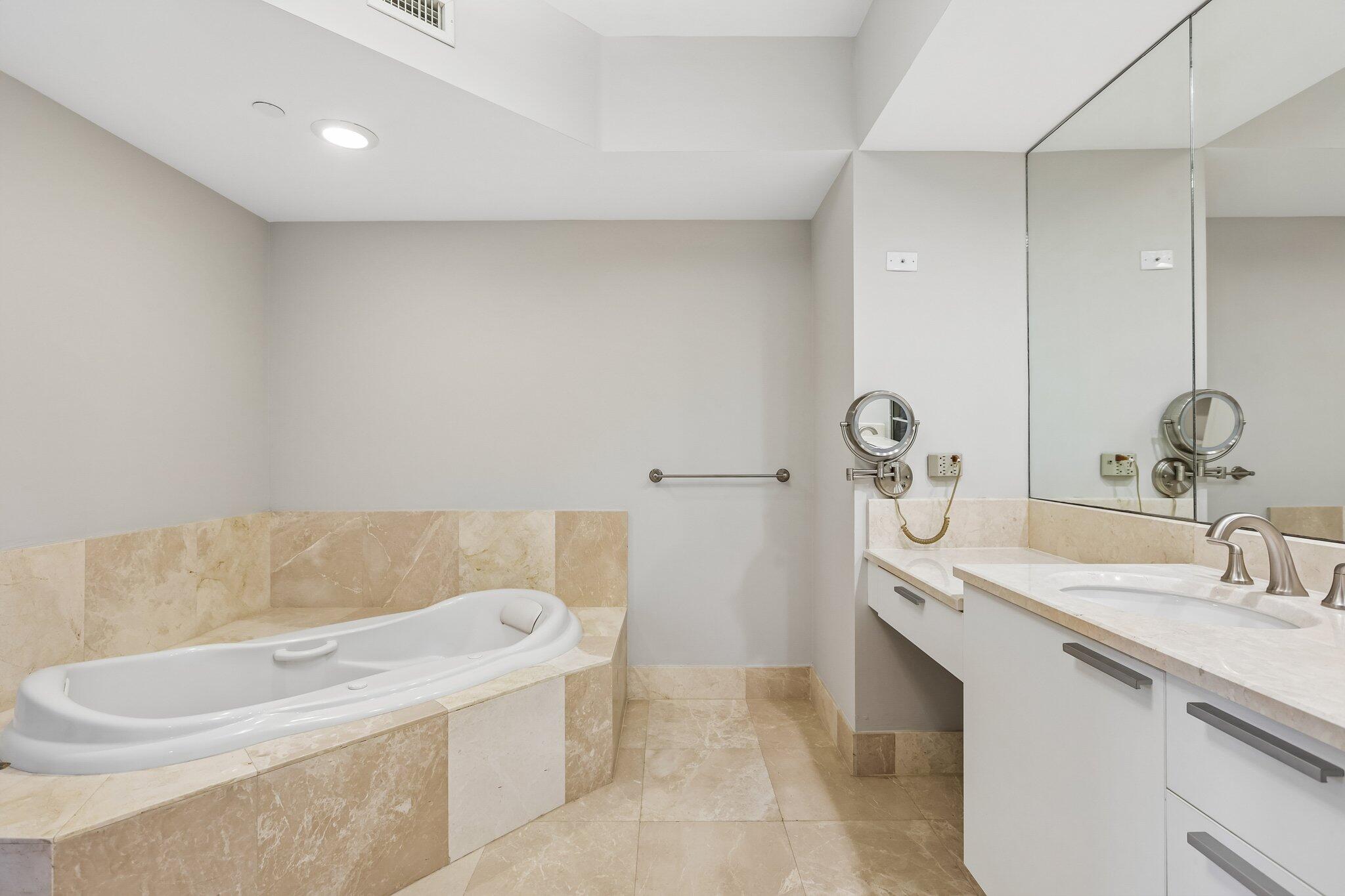 2640 Lake Shr #2508 Riviera Beach, FL 33404