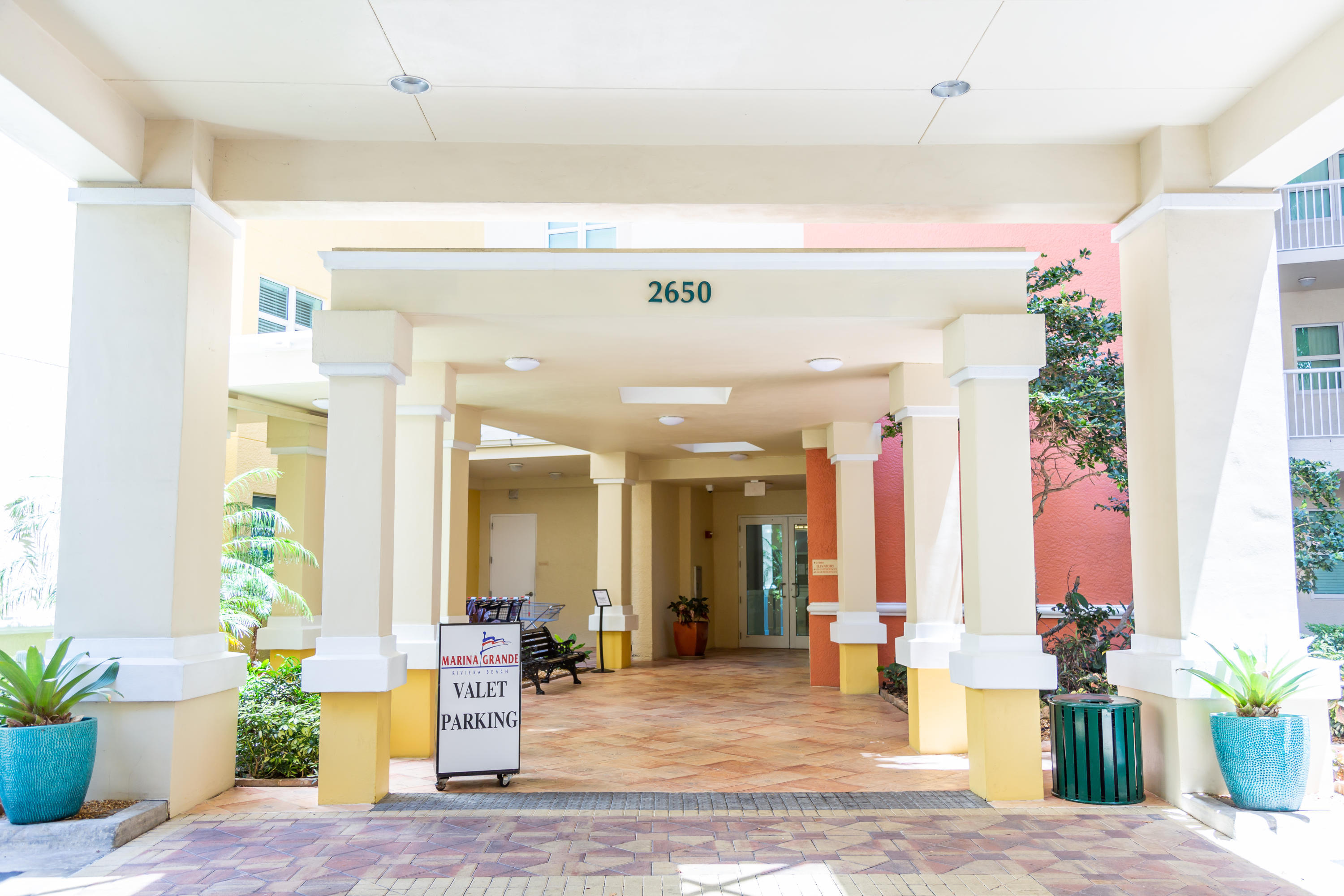 2640 Lake Shr #2508 Riviera Beach, FL 33404