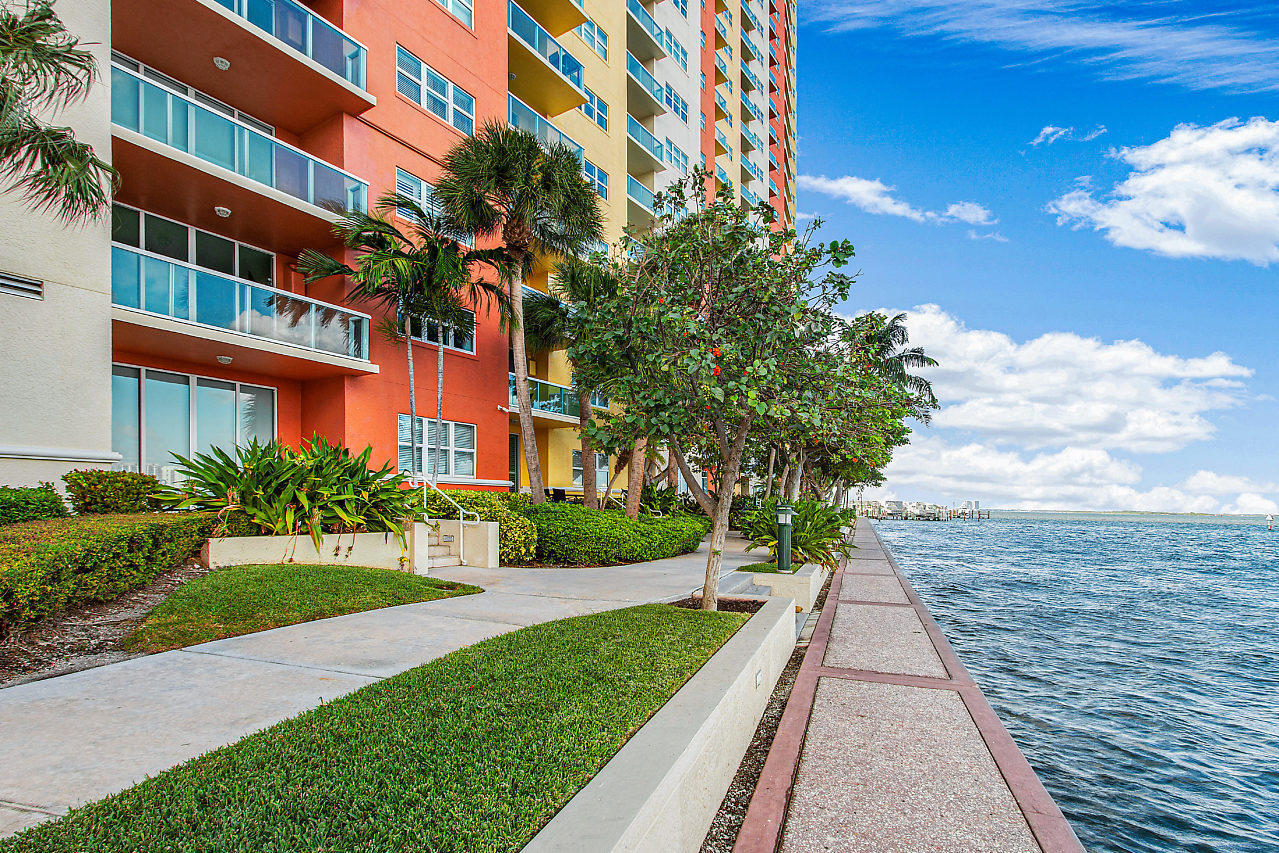 2640 Lake Shr #2508 Riviera Beach, FL 33404